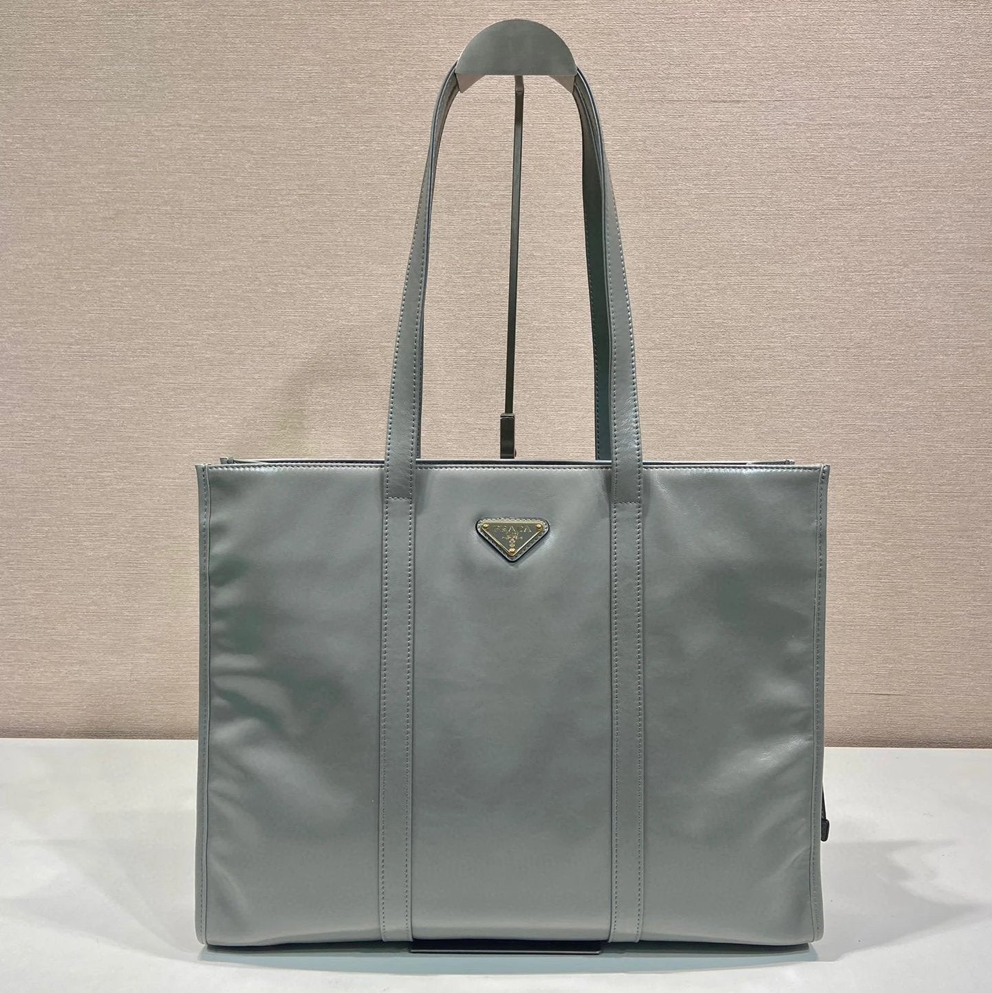 PRADA Bag Top version Latest Enamel Metal Triangle Mark Logo Tote Bag tote Bag Shopping Bag Handbag Oil Wax Leather Extra Large Messenger Bag Shoulder Bag Handbag Hand Bag Underarm Bag Women's Bag1BG460