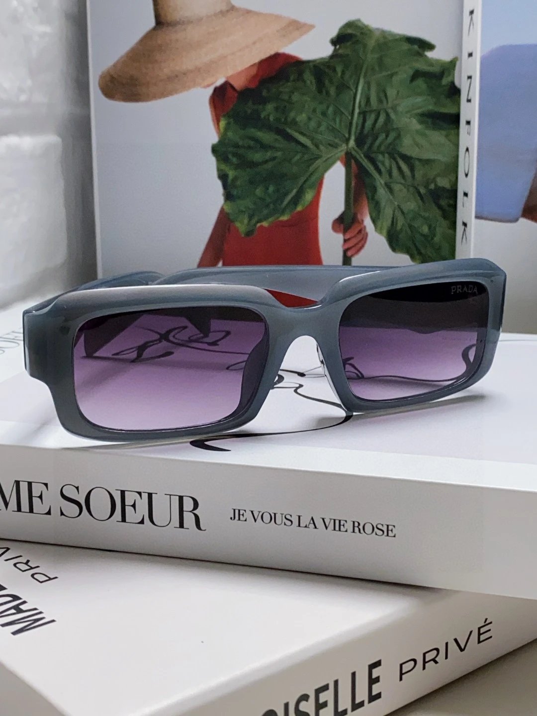 PRADA Sunglasses Triangle Logo Temple Sunglasses Slimming Non-Prescription Unisex Couple Style UV Protection Driving Beach Fishing25ss New Sports Casual Versatile