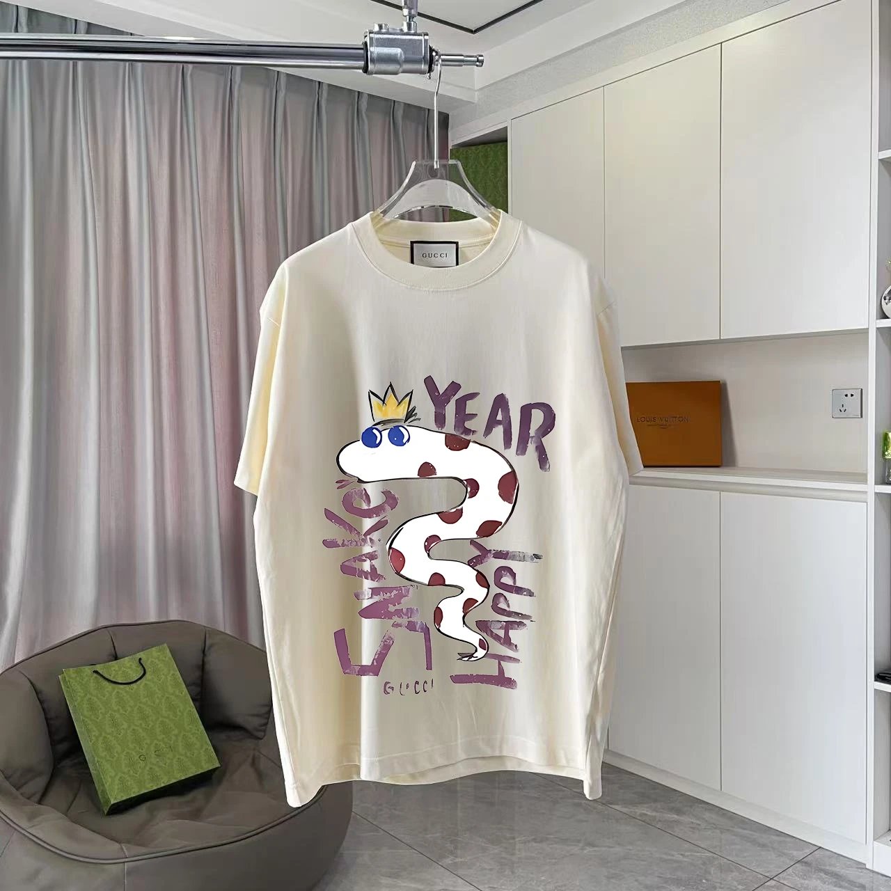 Gucci T-shirt Limited Edition Letter Print on Chest for the Year of the Snake logo round Neck Short Sleeve25ss New pure cotton T Unisex T-Shirt OS Loose Fit Base Shirt Top Half Sleeve T-Shirt