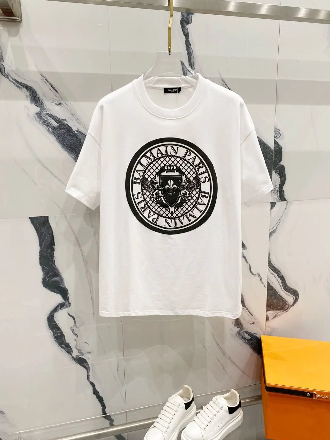 Balmain T-shirt Angel Shield Letter LOGO Printed round Neck Short Sleeve25ss New Pure Cotton Unisex Style T T-shirt OS Loose Fit Base Shirt Top Half Sleeve T-Shirt