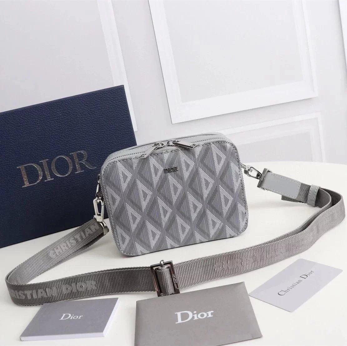 Dior Women's Bag Top version 2022Spring and Summer New Small Square Bag Men's and Women's Bags Presbyopic Letter Printing Men's Shoulder Messenger Bag Clutch Camera Bag