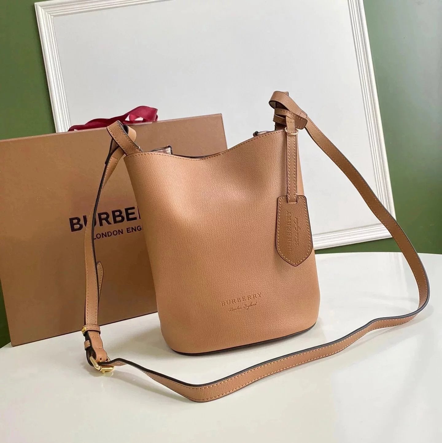 Burberry Women's Bag Top version 【High-End Customization】Plaid Bucket Bag Crossbody Bag Shoulder Bag Original War Horse Plaid Inner Italian Palm Pattern Cowhide Three Colors