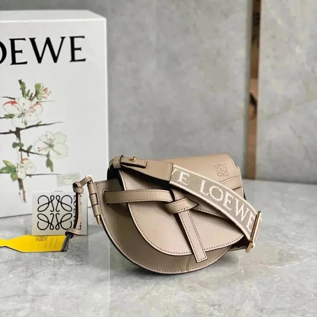 LOEWE Women's Bag Top version 【Counter Version Original Leather】Send a Full Set of Packaging Loew New Mini Letter Wide Shoulder Strap Saddle Bag GateDual Saddle Bag Women's Bag Retro Horseshoe Bag