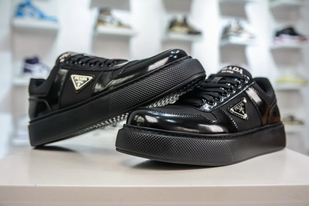 PRADA Shoes Leather Low-Top Lace-up Fashion Sneakers Same Style for Men and Women