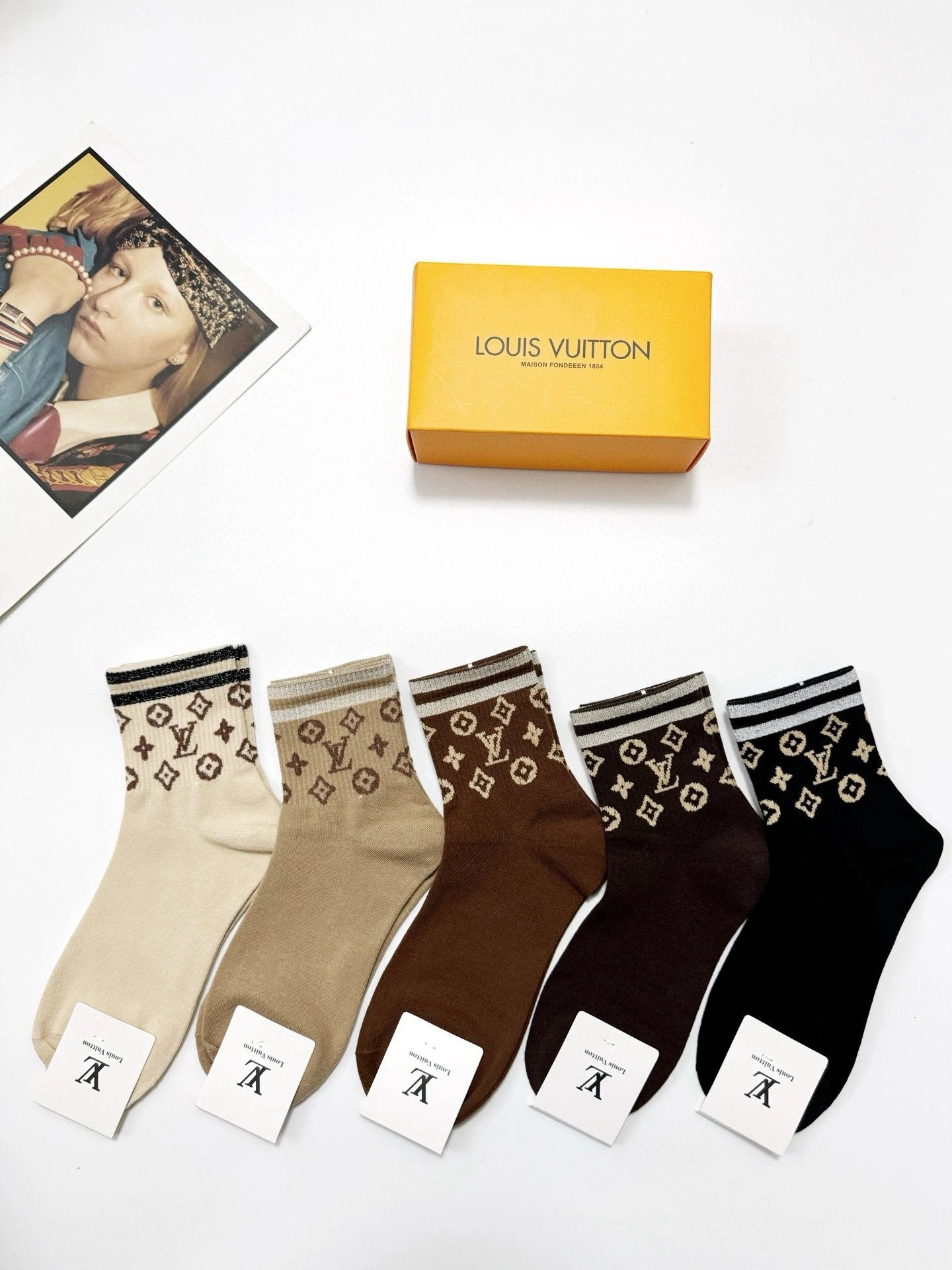 Louis Vuitton LV Sock 【a Box5Double】Classic Letters logo Breathable and Stylish Pure Cotton Mid-Calf Socks25ss New Cotton Socks Spring Summer Autumn Thin Business Sports Casual Versatile Deodorant Sweat-Absorbing