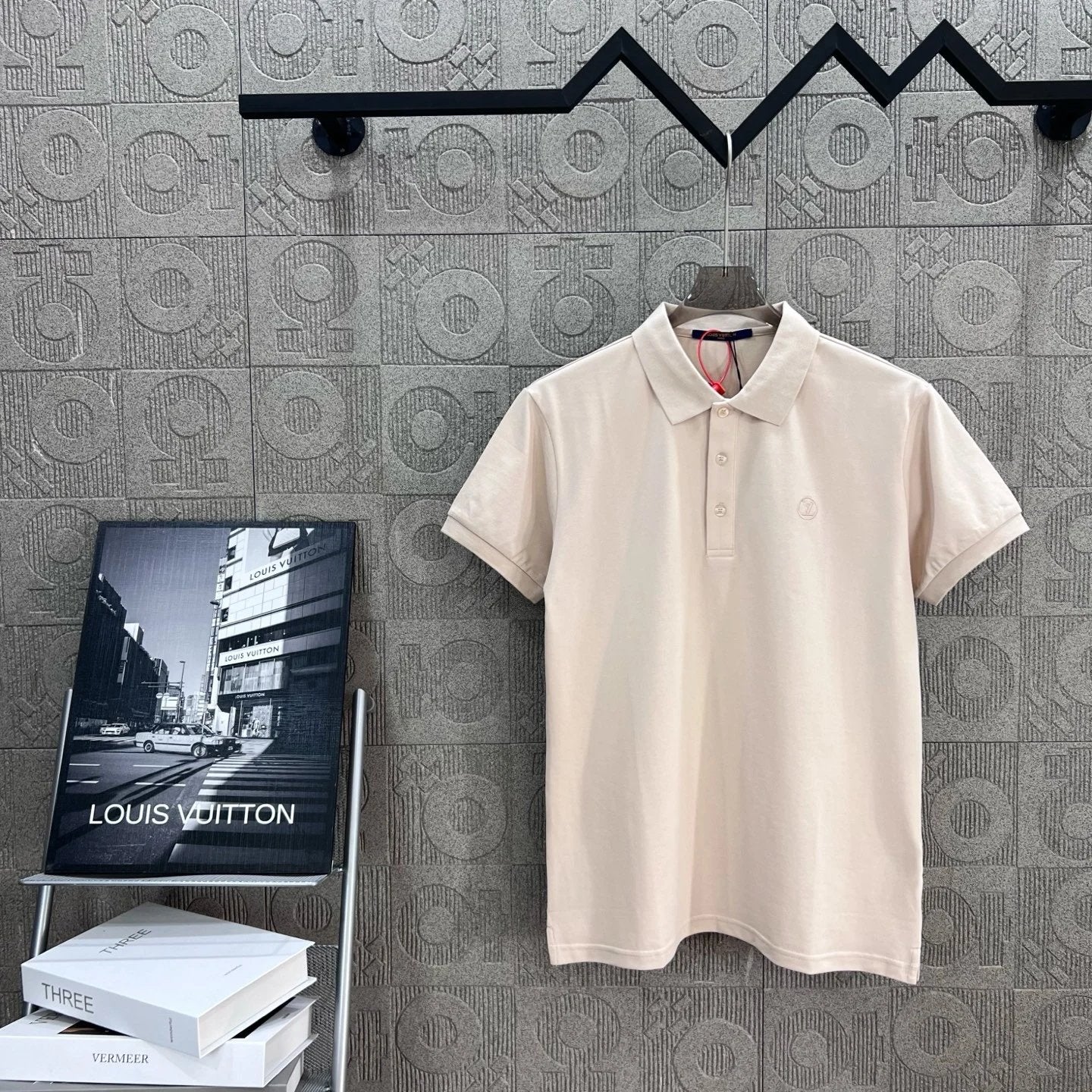 Louis Vuitton LV T-shirt Small letters on the chest logo Embroidery POLO Short Sleeve Turn-down Collar Shirt Unisex Summer Loose Fit T Business Commuter Short Sleeve Shirt Plus Size