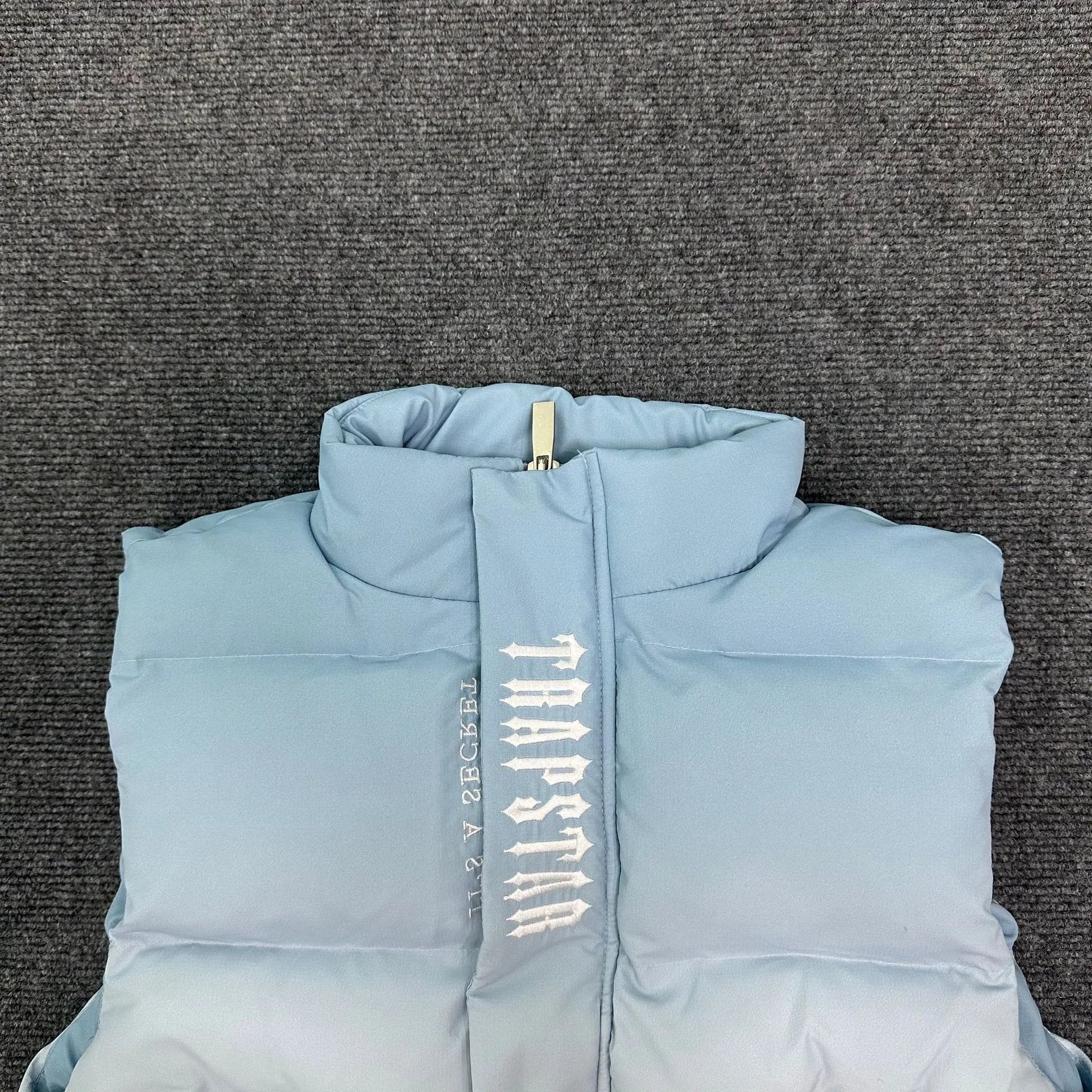 Trapstar Down Jackets Vests Light Blue Gradient Vest Men's and Women's Same European and American Fashion Brand Sleeveless Stand Collar Jacket Casual Wear