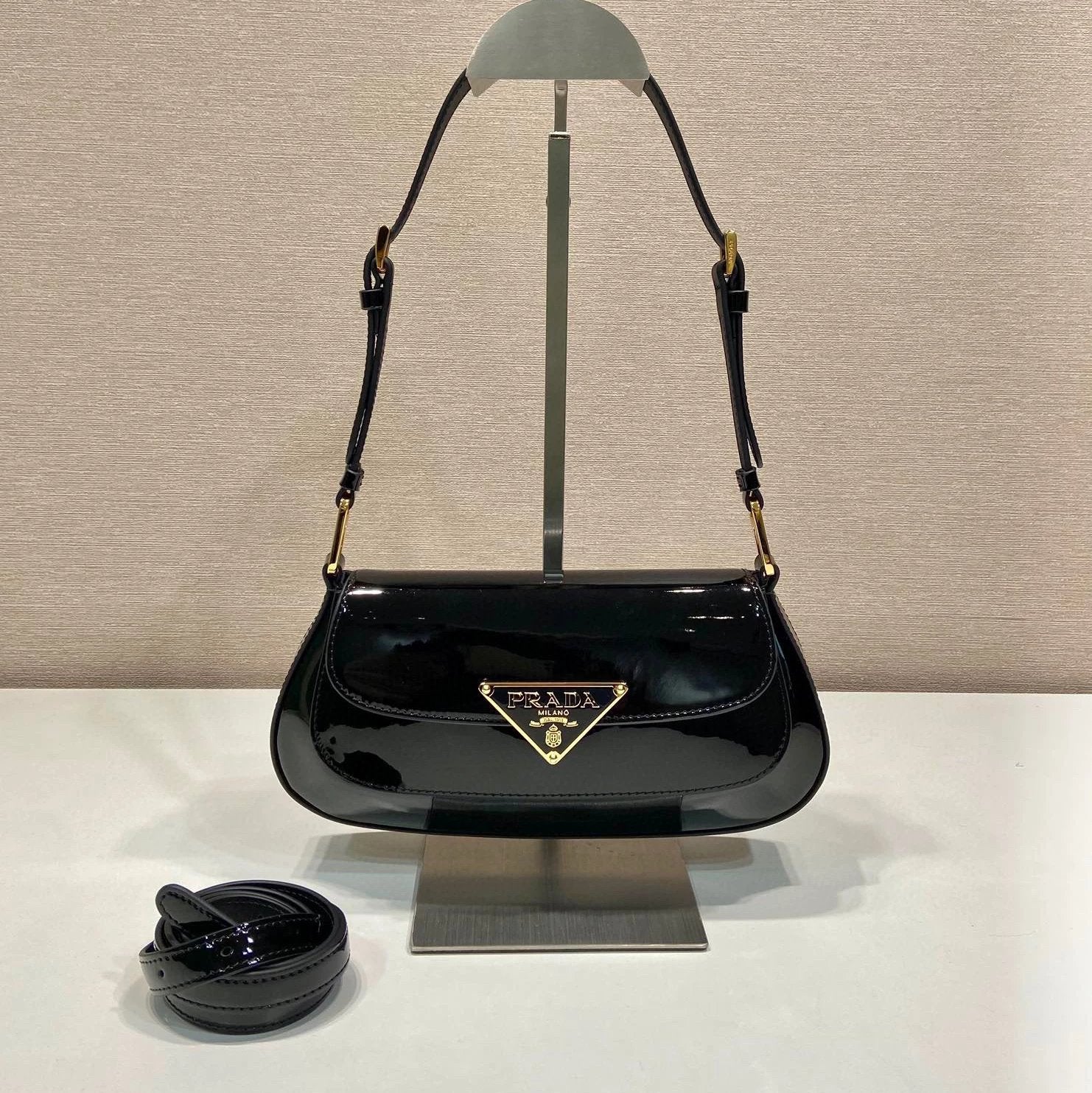 PRADA Bag Top version Version Latest Enamel Triangle Metal Logo Badge Patent Leather Underarm Bag Calfskin Chain Bag Crossbody Bag Shoulder Bag Underarm Bag Handbag Women's Bag1BD345