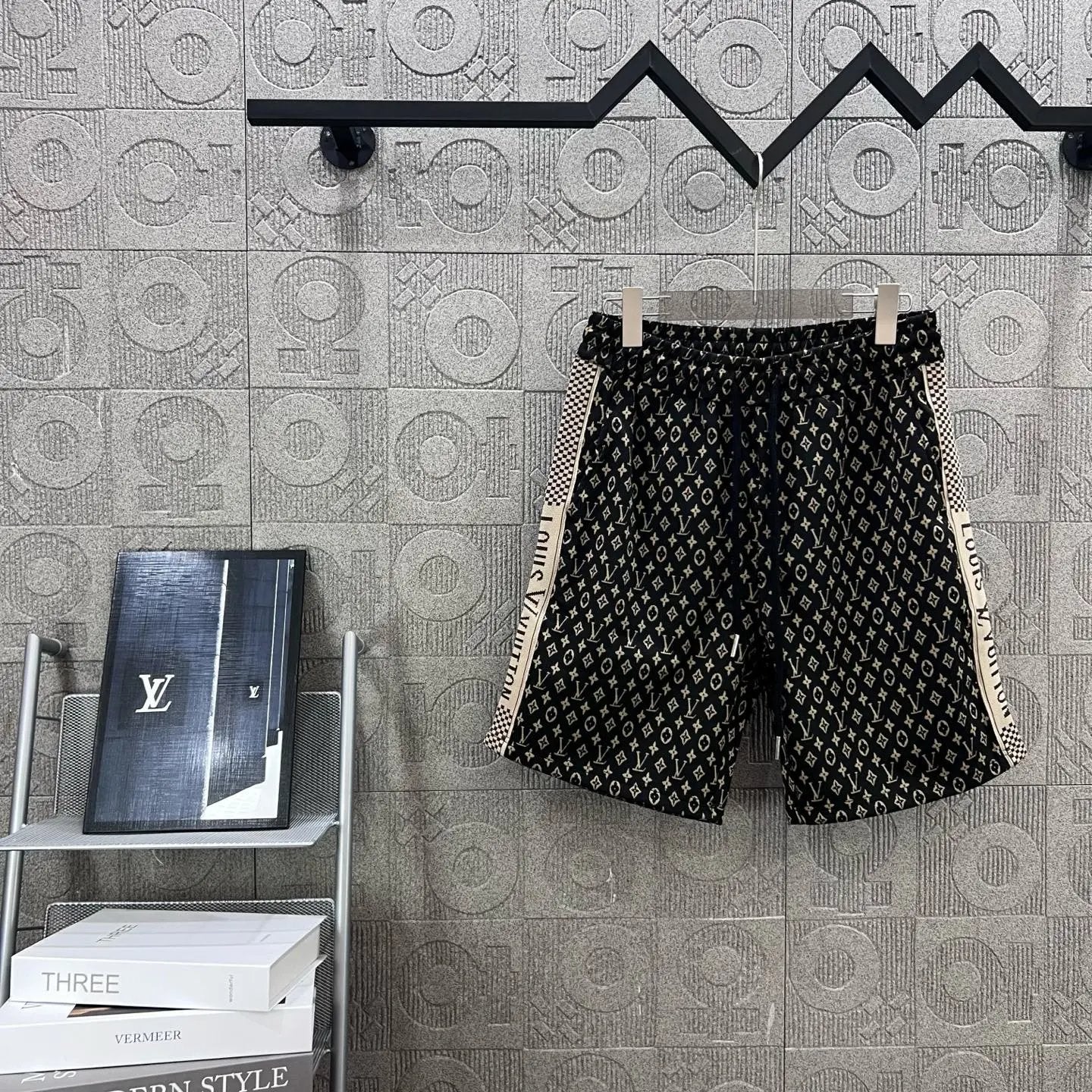 Louis Vuitton LV Shorts Full Letter Print logo Five-point Shorts25ss New Drawstring Casual Summer Pants American Style5Two-in-One Casual Sweatpants for Men and Women, Pure Cotton Joggers