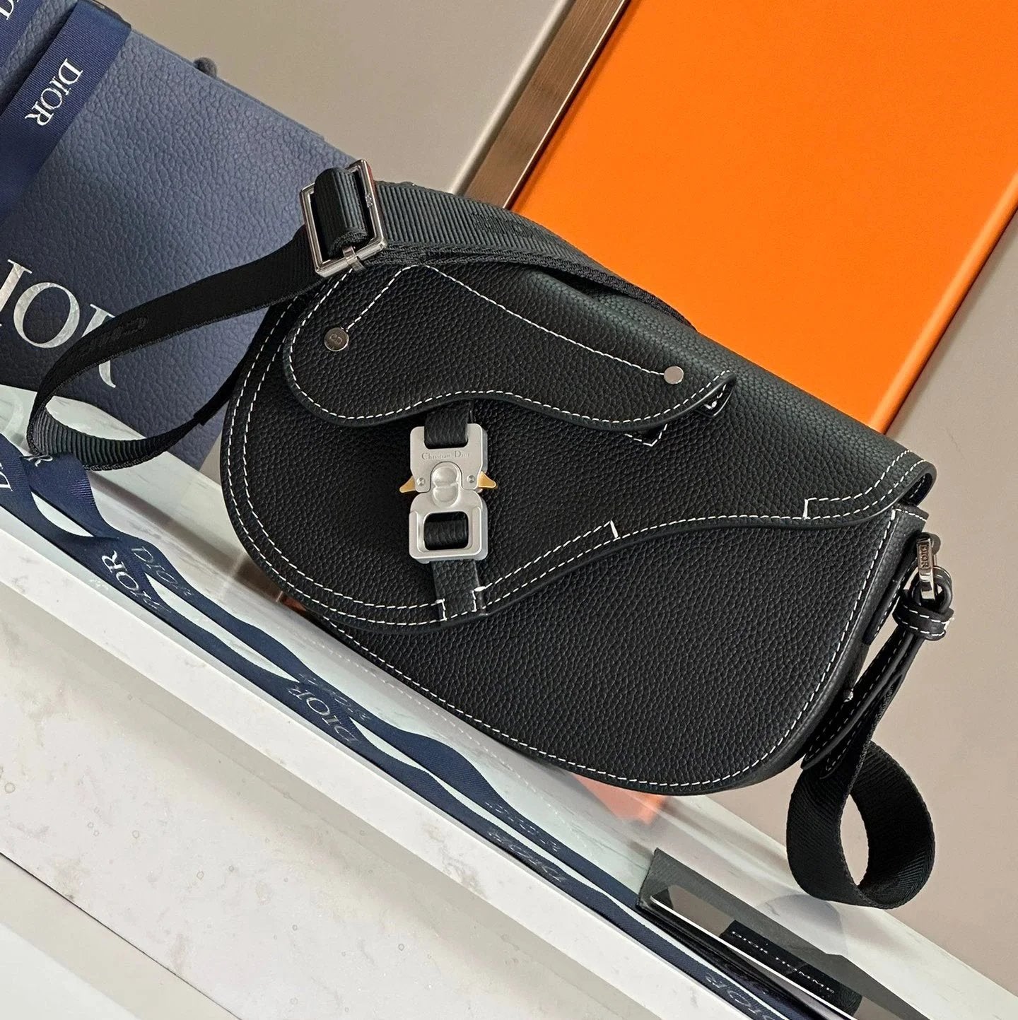 Dior Men's Bag Top version 【Original Leather High Version】2024Autumn and Winter Men's Clothing Series New Saddle Bag Men's New Small Saddle Messenger Bag Shoulder Bag Small Size Saddle Bag Casual Men's Bag