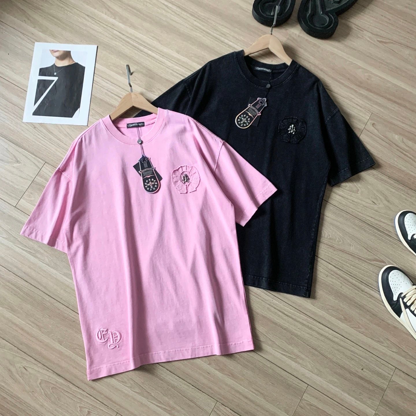Chrome Hearts T-shirt Chest with Sanskrit Letter Embroidery logo round Neck Short Sleeve25ss New pure cotton T Unisex T-Shirt OS Loose Fit Base Shirt Top Half Sleeve T-Shirt
