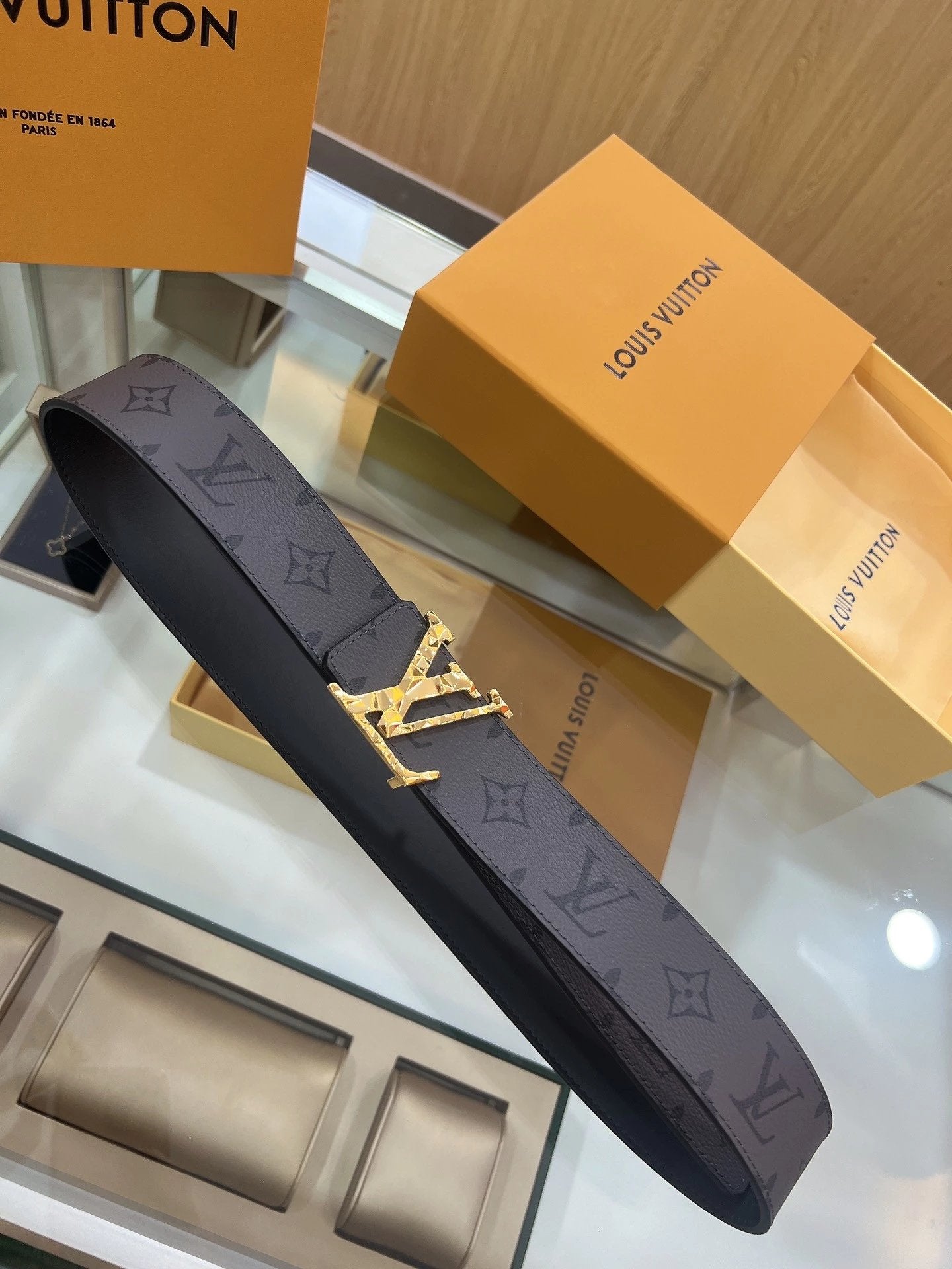 Louis Vuitton LV Belt Top version 【Counter Quality】The Most New Belt4.0cm Men's Belt Metal Buckle Men's Leather Belt with Classic Presbyopic Checkered Belt with Genuine Goods Packaging No Problem in and out of the Counter Versatile Casual Fashion Formal W