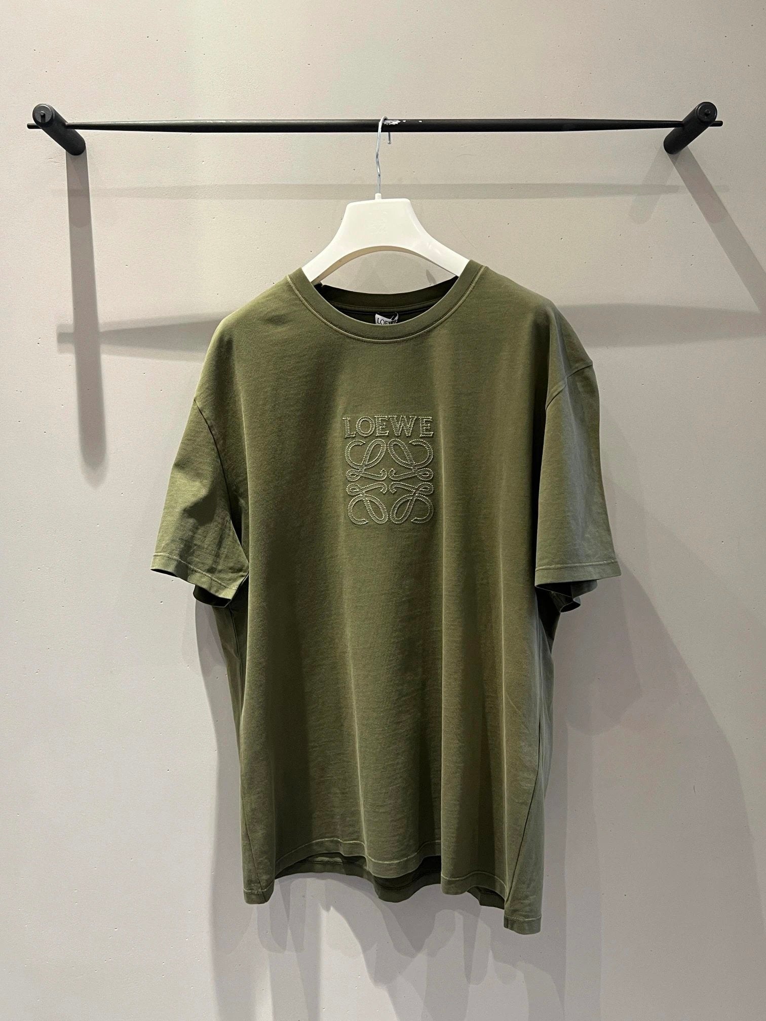 LOEWE T-shirt Chest Brand Embroidery Pattern logo round Neck Short Sleeve25ss New Pure Cotton Unisex Style T Casual T-Shirt Base Layer Shirt OS Loose Fit Half Sleeve Top Plus Size