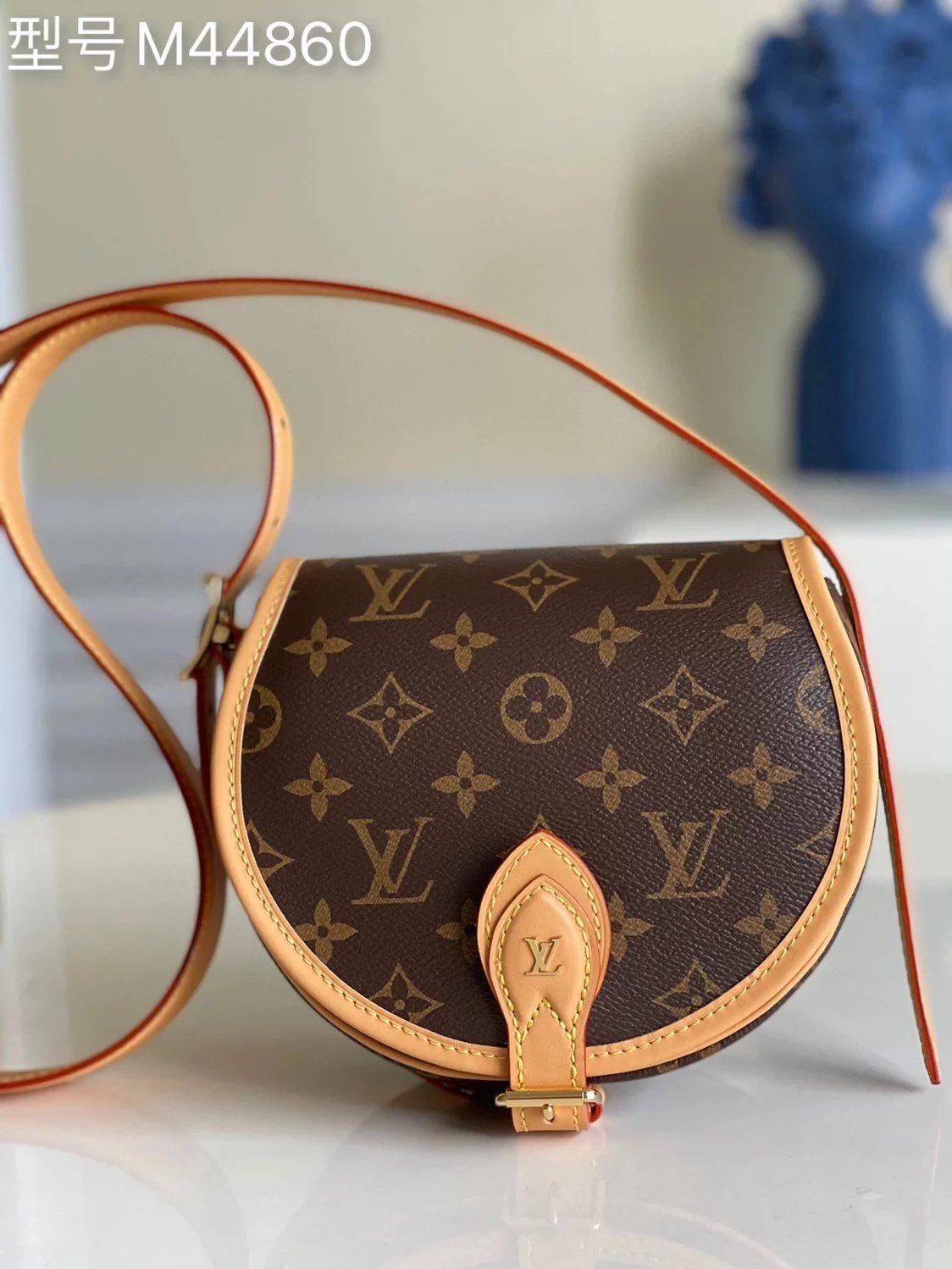 Louis Vuitton LV Women's Bag Top version Classic Vintage Fashion Print Saddle Bag Small round Bag Lock Flap Bag Flap Bag TAMBOURIN Horseshoe Bag Handbag Small Satchel Shoulder Bag Messenger Bag Women's Bag Women's Bag MB44860