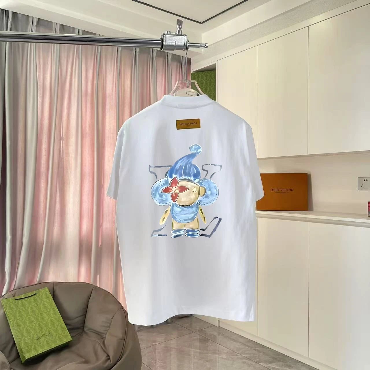 Louis Vuitton LV T-shirt Cartoon Floral Letter Print on the Back logo round Neck Short Sleeve25ss New pure cotton T Unisex T-Shirt OS Drop Shoulder Loose Fit Base Shirt Top T-Shirt Short Sleeve