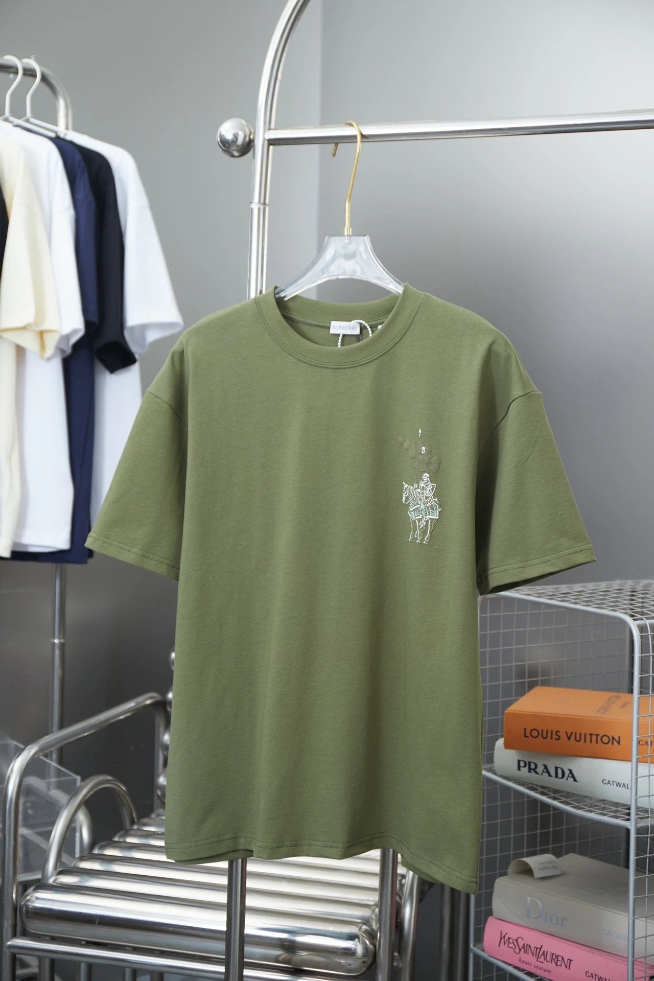 Burberry T-shirt Micro Logo Equestrian Knight Print logo Round Neck Short Sleeve Pure Cotton Unisex T T-shirt OS Loose Fit Base Shirt Summer New Casual Simple T-Shirt