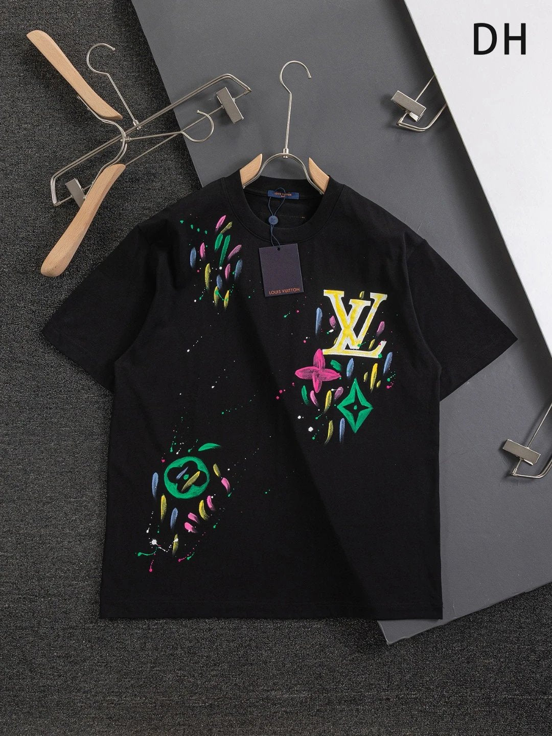 Louis Vuitton LV T-shirt Front Letter Patch Embroidery Graffiti Petal Large Print logo round Neck Short Sleeve25ss New pure cotton T Unisex T-Shirt OS Loose Fit Base Shirt Top Half Sleeve T-Shirt