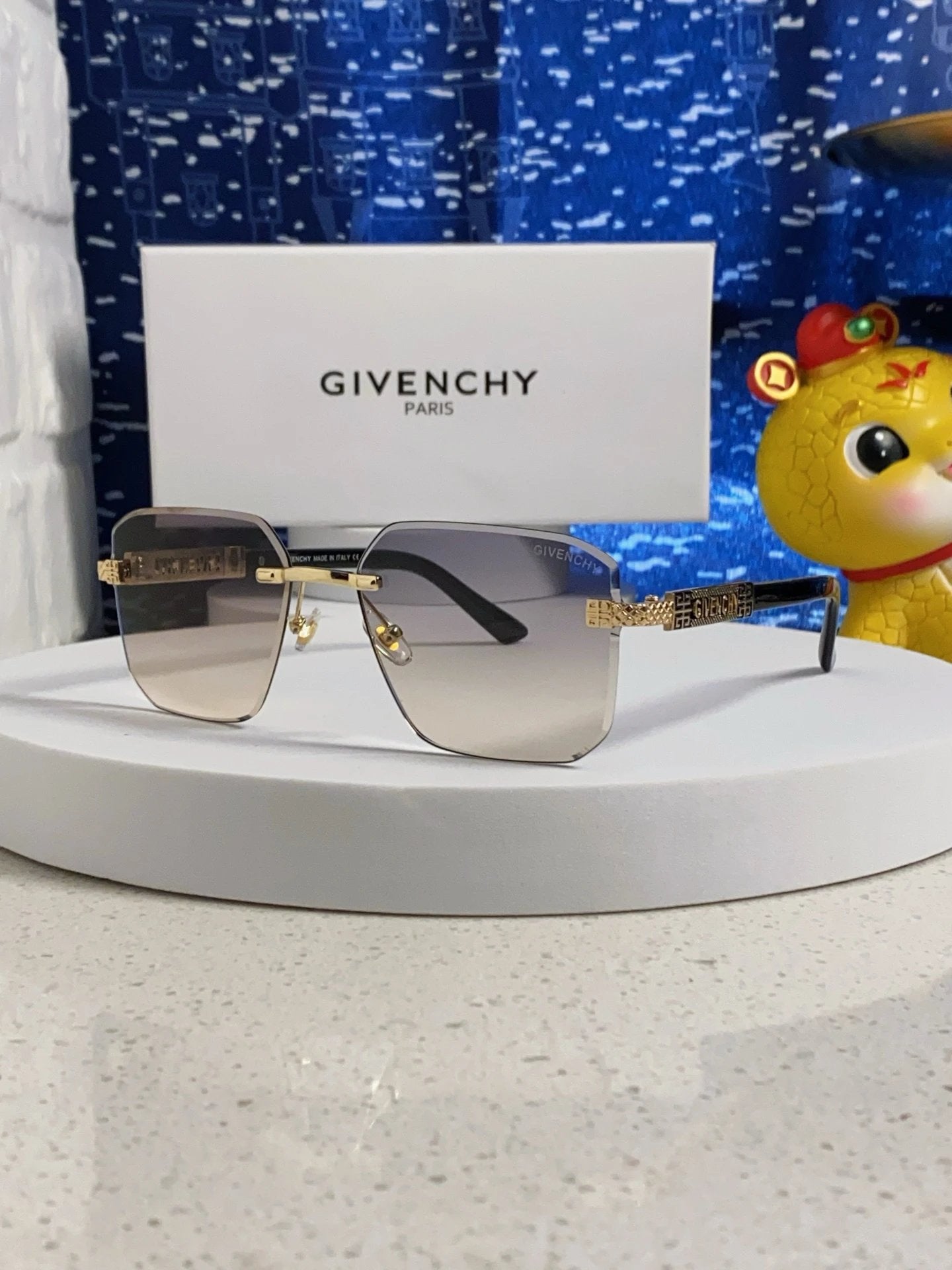 Givenchy Sunglasses Square Frame Sunglasses Slimming Non-Prescription Unisex Couple Style Driving Beach Fishing UV Protection25ss New Sports Casual Versatile