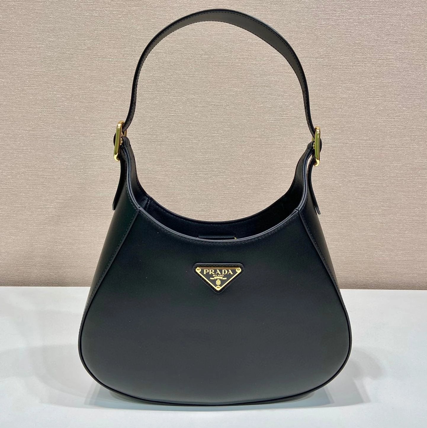 PRADA Bag Top version cleo Series New Women's Underarm Bag outside Imported Calfskin with Imported Sheepskin Underarm Bag Vintage Bag Handbag Shoulder Bag Crossbody Bag Women's Bag Women's Bag1BC179