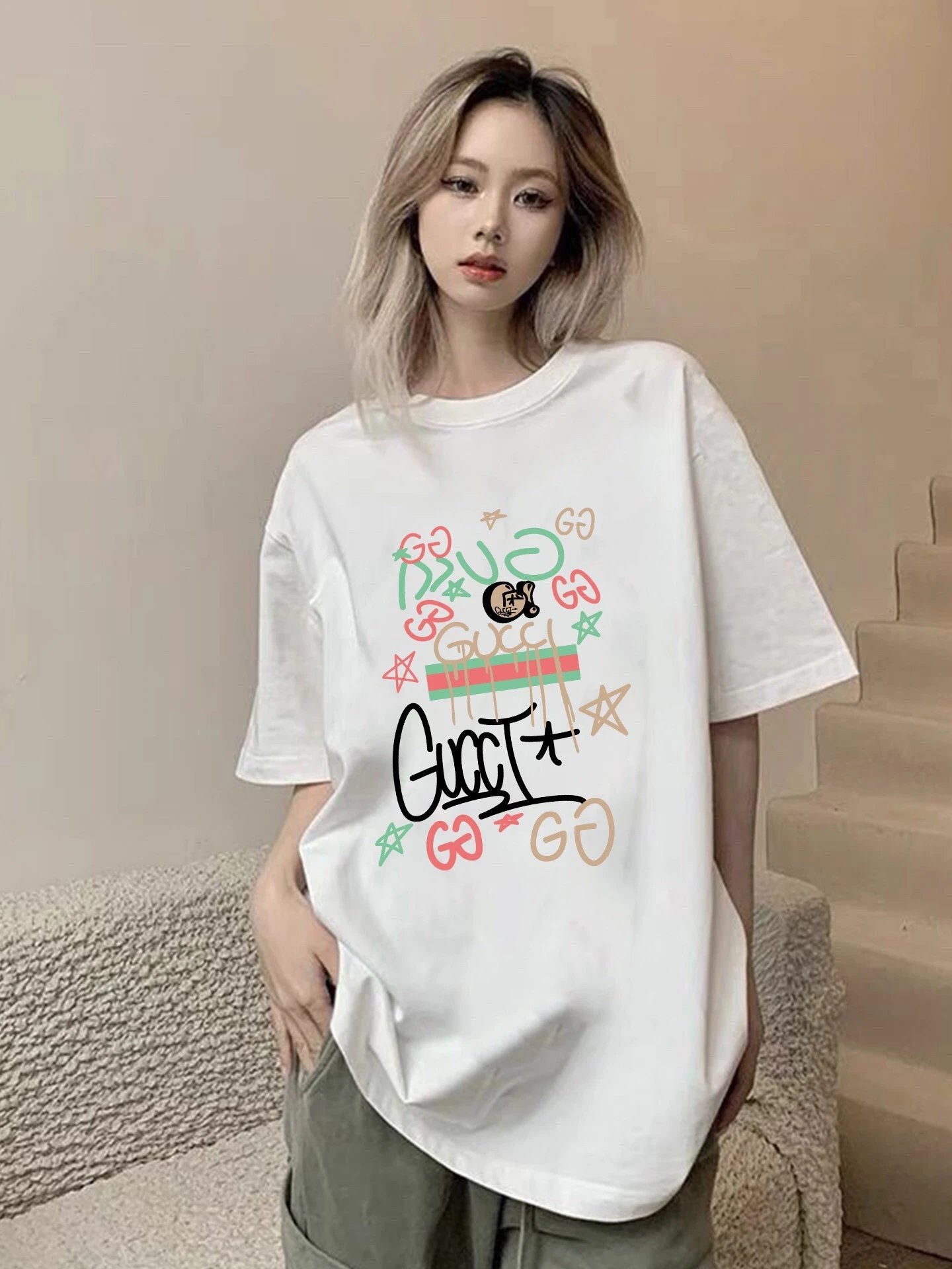 Gucci T-shirt Colorful Print on the Chest logo round Neck Short Sleeve25ss New pure cotton T Unisex T-Shirt OS Loose Fit Base Shirt Top Half Sleeve T-Shirt