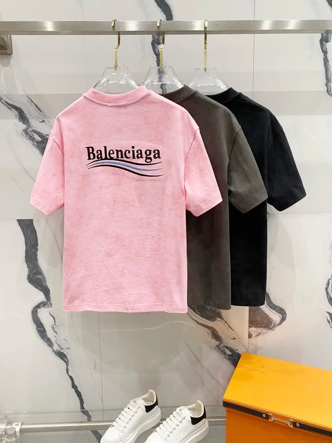 Balenciaga T-shirt Front and back wavy cola letters LOGO Embroidery?Logo Crew Neck Short Sleeve25ss New pure cotton T Unisex T-Shirt OS Loose Fit Base Shirt Top T-Shirt Short Sleeve