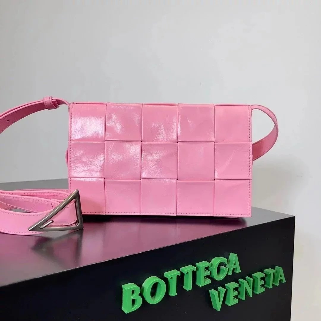 Bottega Veneta Women's Bag Top version 【Original Leather】Counter Quality Oil Wax Leather Cassette15Plaid Woven Square Bag Shoulder Strap Triangle Buckle Woven Bag Crossbody Bag Shoulder Bag Crossbody Bag for Men and Women Same Style Men's and Women's Bags