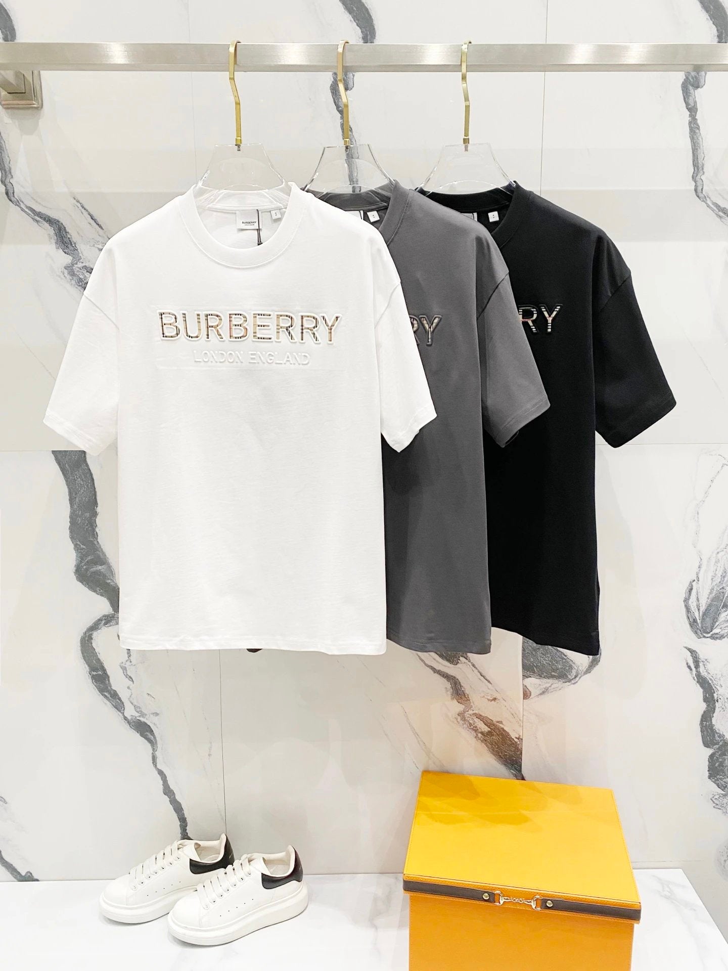 Burberry T-shirt Front Chest 3D Embossed Plaid Letters logo round Neck Short Sleeve25ss New pure cotton T Unisex T-Shirt OS Loose Fit Base Shirt Top Half Sleeve T-Shirt