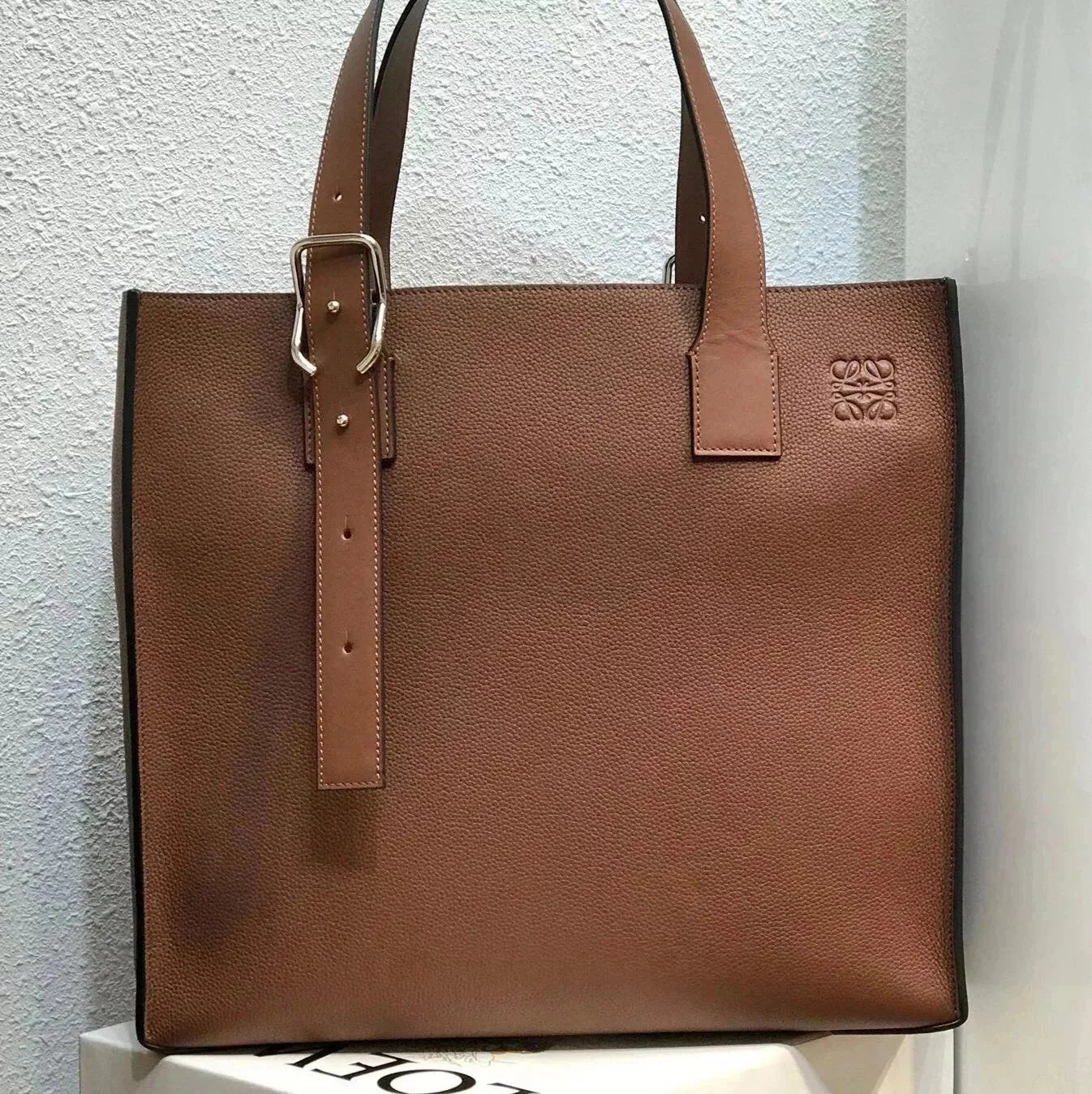 LOEWE Backpack Top version 【Surrogate Shopping Edition】BuckleTote Men's Tote Bag Office Worker Commuter Bag Computer Bag Handbag Loewe Men's Bag Business Briefcase Men's Handbag