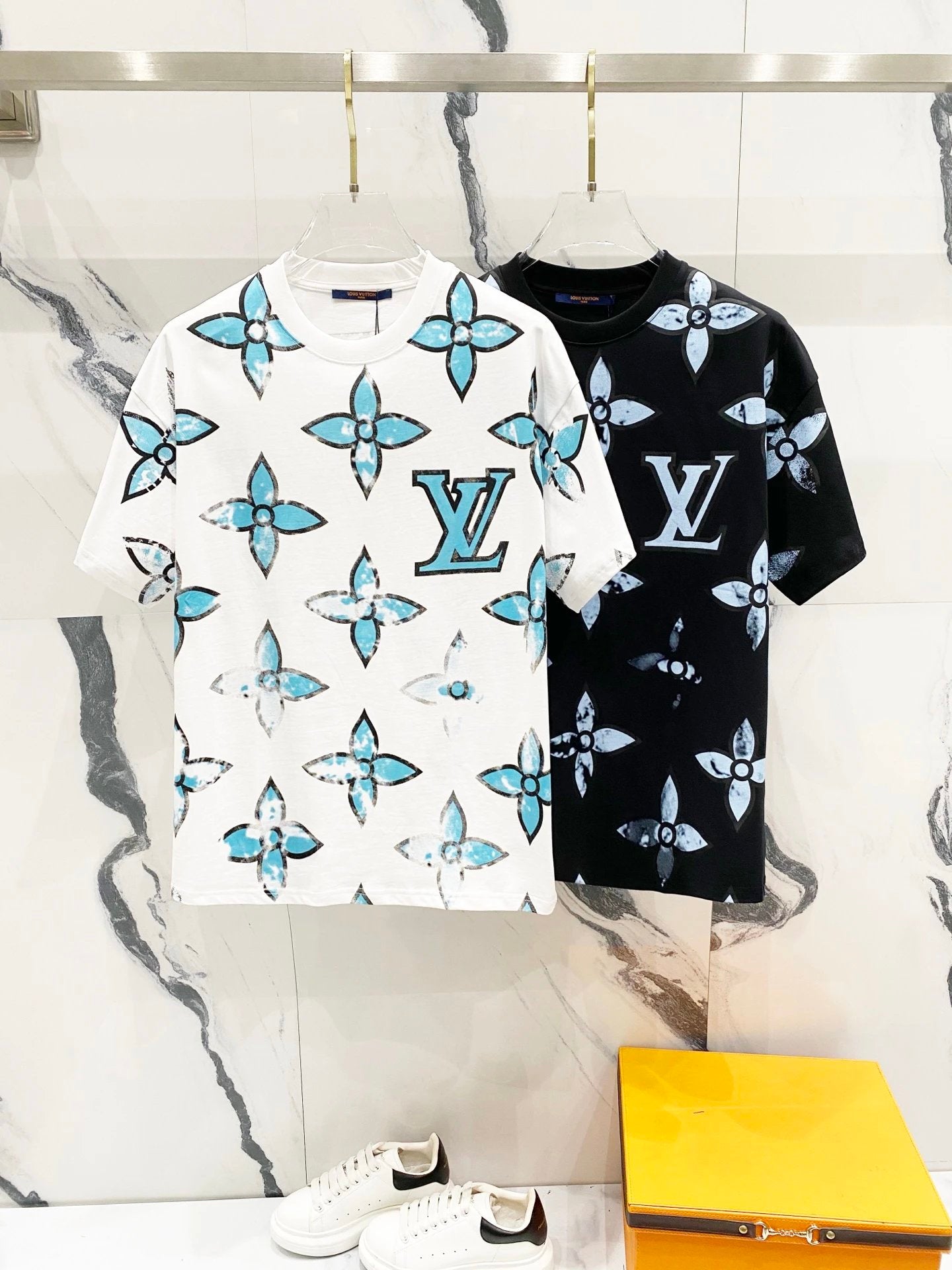 Louis Vuitton LV T-shirt Full Gradient Inkjet Letter Print logo round Neck Short Sleeve25ss New Pure Cotton Unisex Style T Casual T-Shirt Base Layer Shirt OS Loose Fit Half Sleeve Top Plus Size