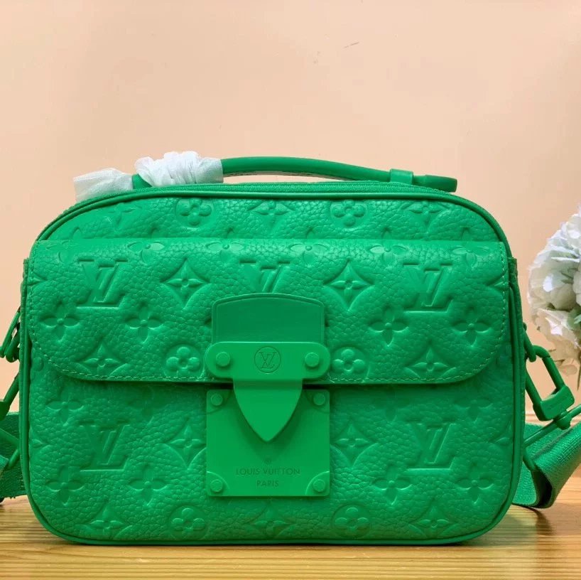 Louis Vuitton LV Men's Bag Top version 【Original Leather Heavy Recommend】M584892021New men's bag SLOC Black Lychee Pattern Cowhide Embossed Men's Bag Men's Shoulder Messenger Bag Portable Camera Bag Men's Backpack Casual Bag