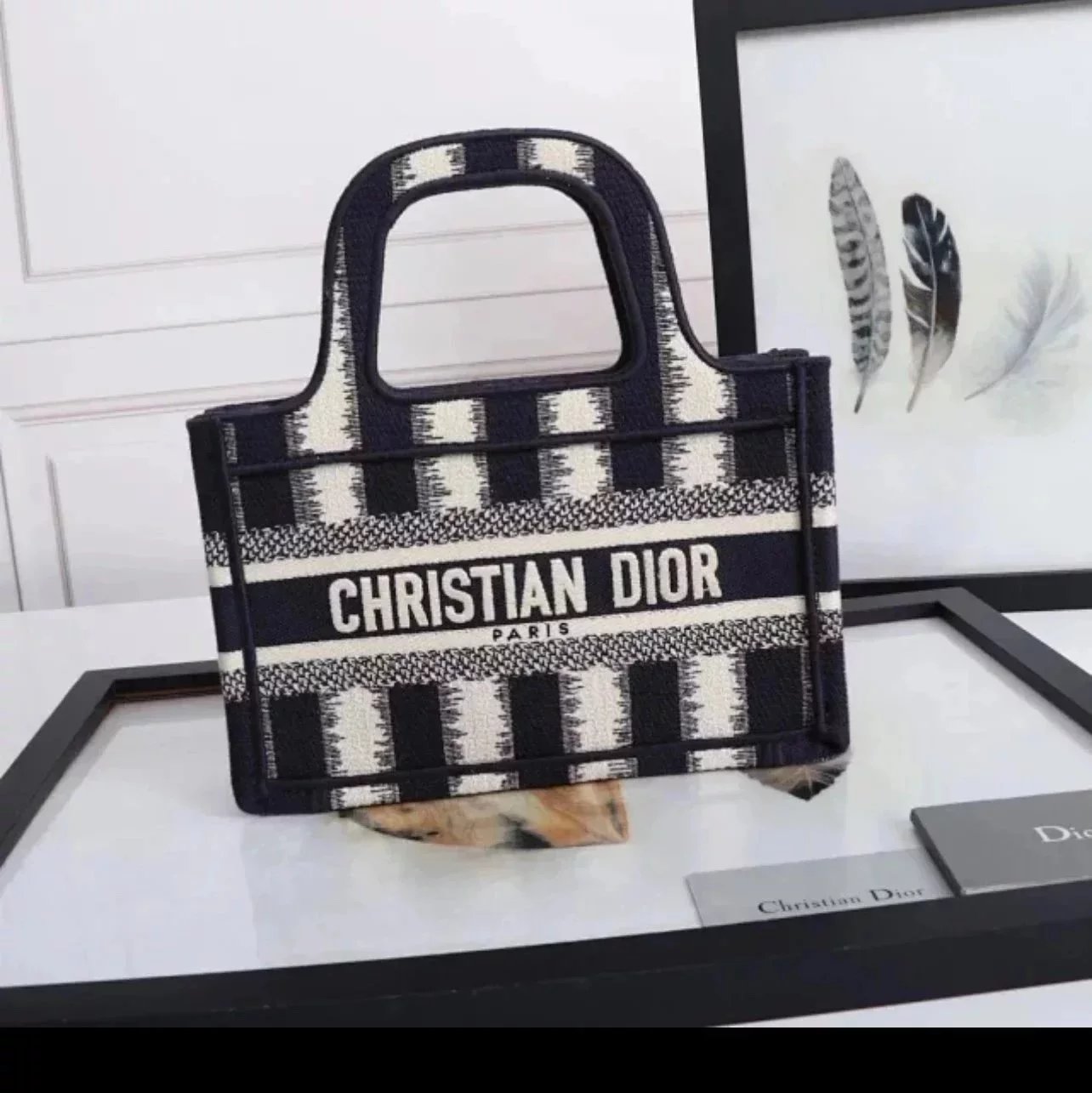 Dior Women's Bag Top version 【Pure Original Surrogate Shopping Grade Fabric】New Version Horizontal Pattern D Arc Seiko New booktotemini Mini Tote Bag Presbyopic Purplish Blue Wine Red Shopping Bag Purplish Blue Claret Embroidery Mini Women's Bag Shoulder