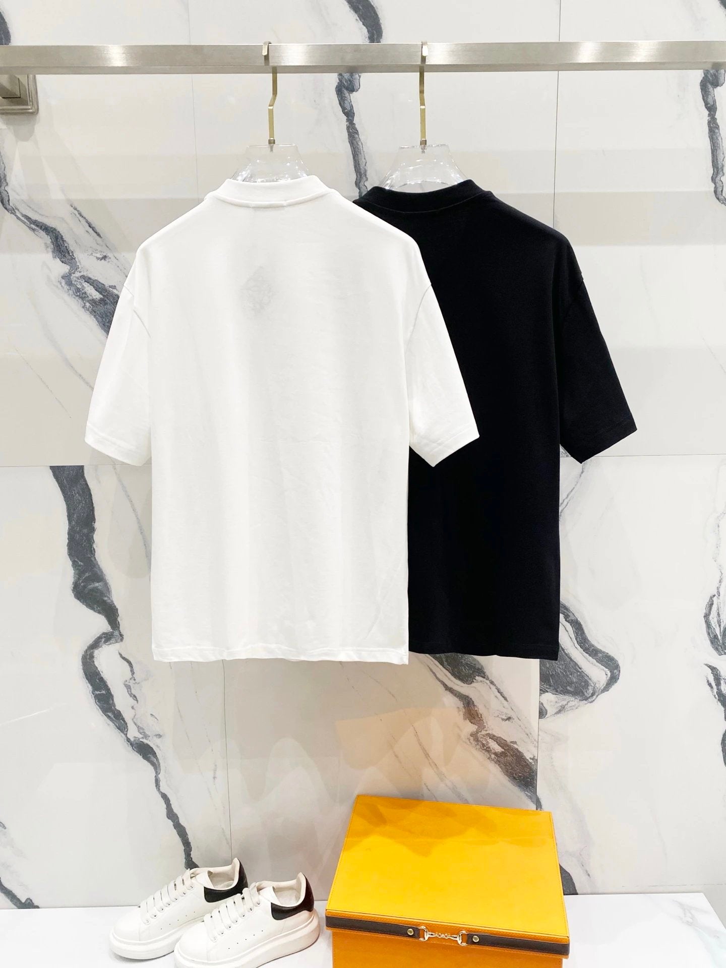 LOEWE T-shirt Large Chest Logo Embroidery logo round Neck Short Sleeve25ss New Pure Cotton Unisex Style T T-shirt OS Loose Fit Base Shirt Top Half Sleeve T-Shirt