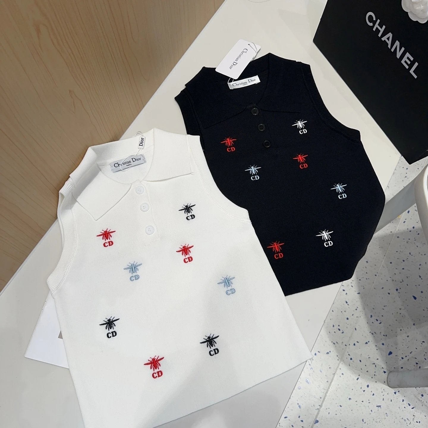 Dior T-shirt Alphabet Bee Embroidery All Over logo Sleeveless Short Sleeve Sleeveless Vest25ss New Pure Cotton Women's Base Shirt T T-shirt OS Loose Fit Half Sleeve T-Shirt