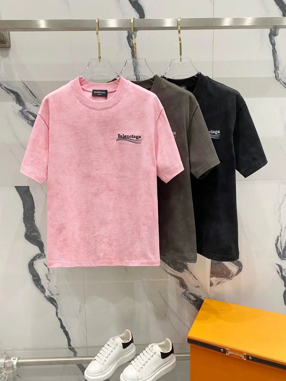 Balenciaga T-shirt Front and back wavy cola letters LOGO Embroidery?Logo Crew Neck Short Sleeve25ss New pure cotton T Unisex T-Shirt OS Loose Fit Base Shirt Top T-Shirt Short Sleeve