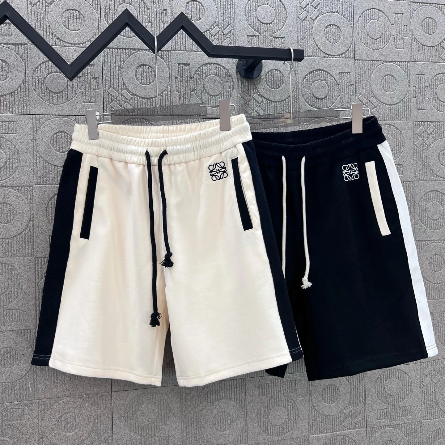LOEWE Shorts Side Color Block Ribbon Embroidery logo Five-point Shorts25ss New Drawstring Casual Pants for Men and Women, Summer Style5Two-in-One Casual Sweatpants Pure Cotton Joggers