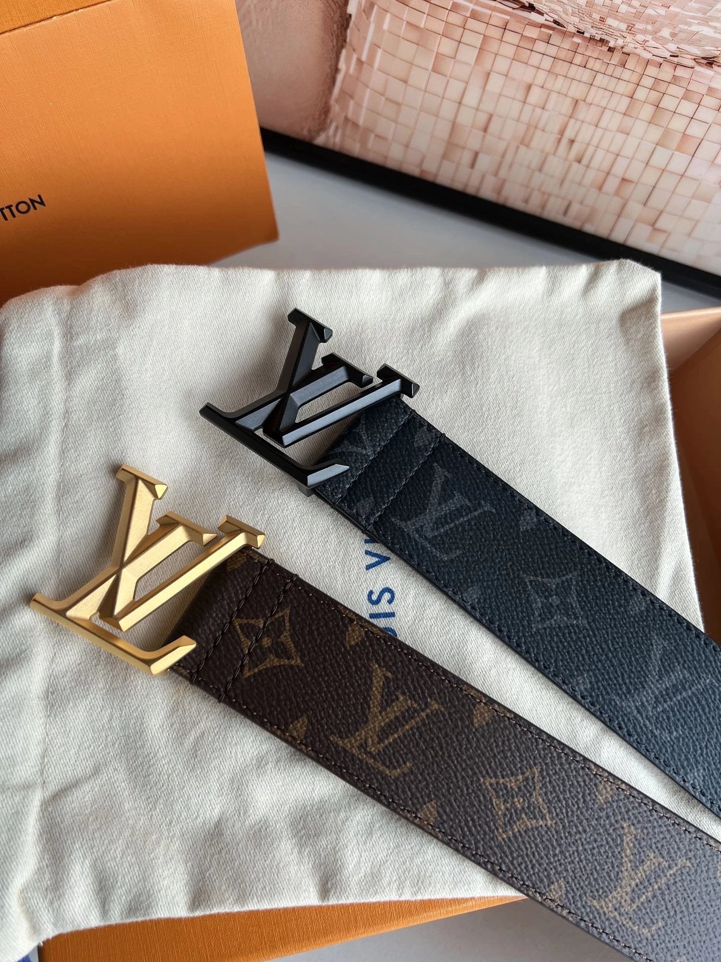 Louis Vuitton LV Belt Top version The Most New Belt4.0cm Men's Belt Metal Buckle Men's Leather Belt with Classic Presbyopic Checkered Belt with Genuine Goods Packaging