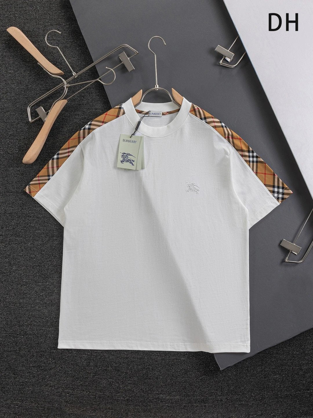 Burberry T-shirt Embroidery on the chest logo round Neck Short Sleeve25ss New pure cotton T Unisex T-Shirt OS Drop Shoulder Loose Fit Base Shirt Top T-Shirt Short Sleeve
