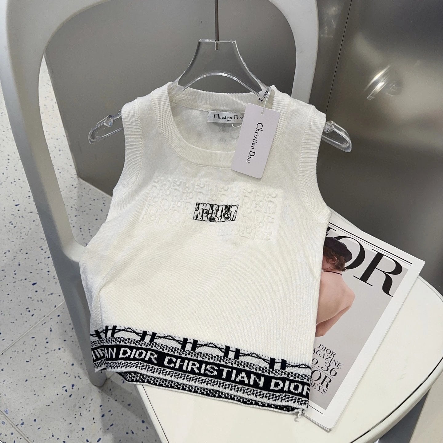 Dior T-shirt Front Letter Embossing logo Sleeveless Short Sleeve Sleeveless Vest25ss New Pure Cotton Women's Style T T-shirt OS Loose Fit Base Shirt Top Half Sleeve T-Shirt