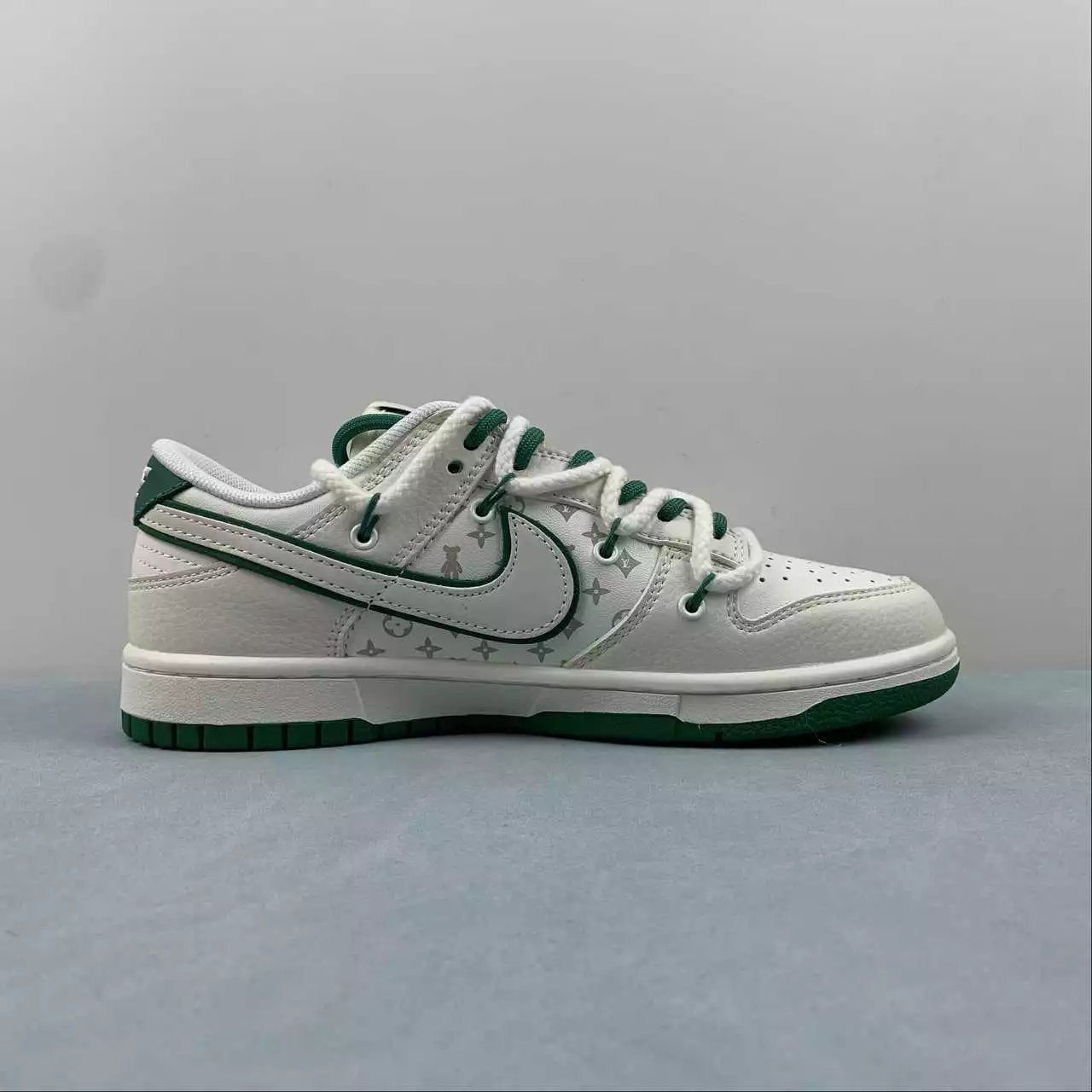 Nike Dunk Low shoes