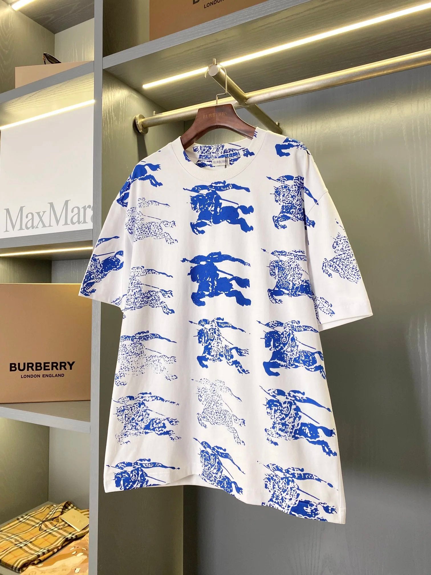 Burberry T-shirt Pre-printed Equestrian Knight Design logo round Neck Short Sleeve25ss New pure cotton T Unisex T-Shirt OS Loose Fit Base Shirt Top Half Sleeve T-Shirt