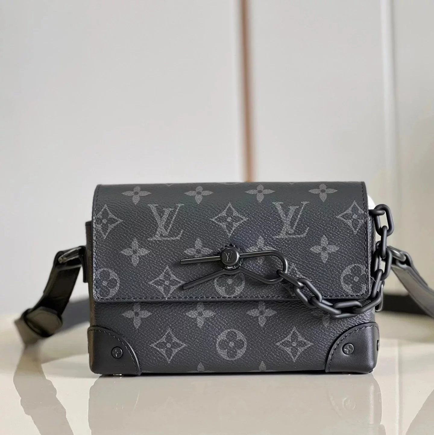 Louis Vuitton LV Men's Bag Top version 【Original Order】Spot Goods M81783Black Flower81746Embossed New Steamer Series Postman Men's and Women's Bags Single Shoulder Crossbody Chain Bag Magnetic Suction Flap Bag Adjustable Shoulder Strap New Color Blue