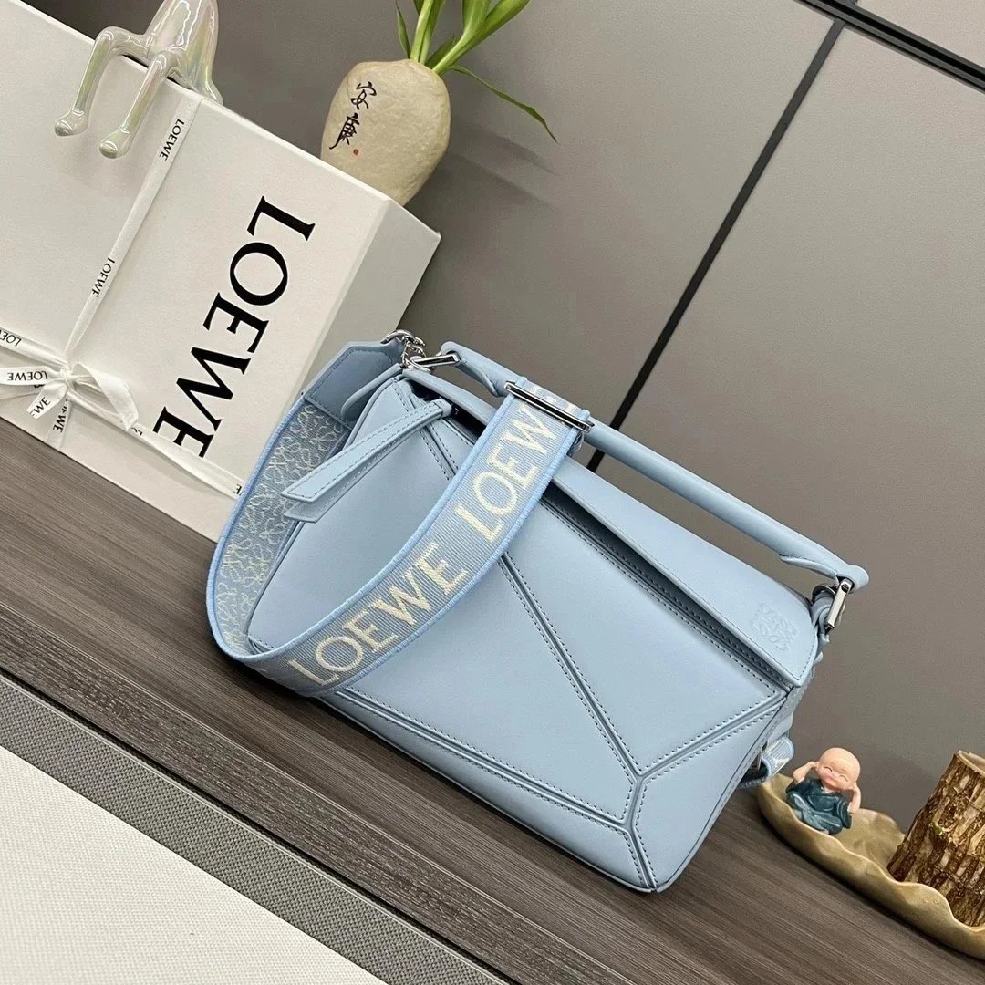 LOEWE Women's Bag Top version 【Original Leather】New Single Color Glaze Puzzle Geometric Bag Ceramic Hardware Wide Shoulder Strap Small Size24cm Luojia Men's and Women's Bags Shoulder Bag Messenger Bag Handbag Embroidery Letter Wide Shoulder Straps Geometr