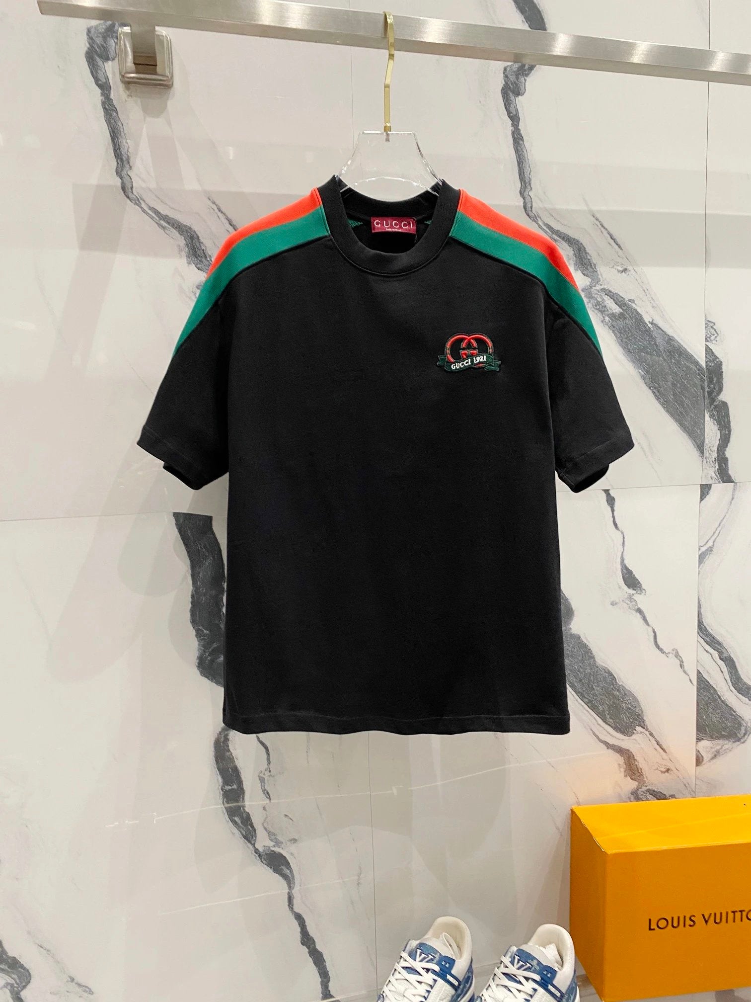 Gucci T-shirt Red and Green Ribbon Sleeve Patchwork Embroidery1921Letters LOGO round Neck Short Sleeve25ss New Pure Cotton Unisex Style T T-shirt OS Loose Bottoming Shirt