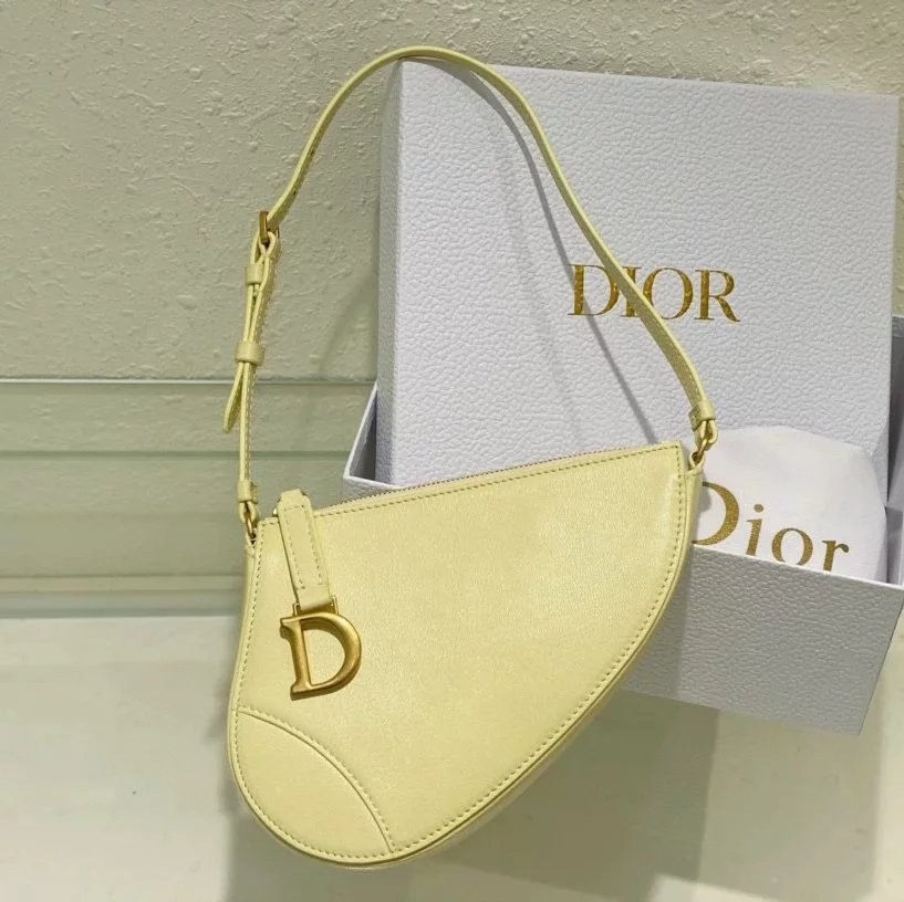 Dior Women's Bag Top version New saddle bag2024Early Spring Series New Saddle Bag Clutch Vintage Gold Stirrup D Pendant Daily Commuter Women's Bag Underarm Bag