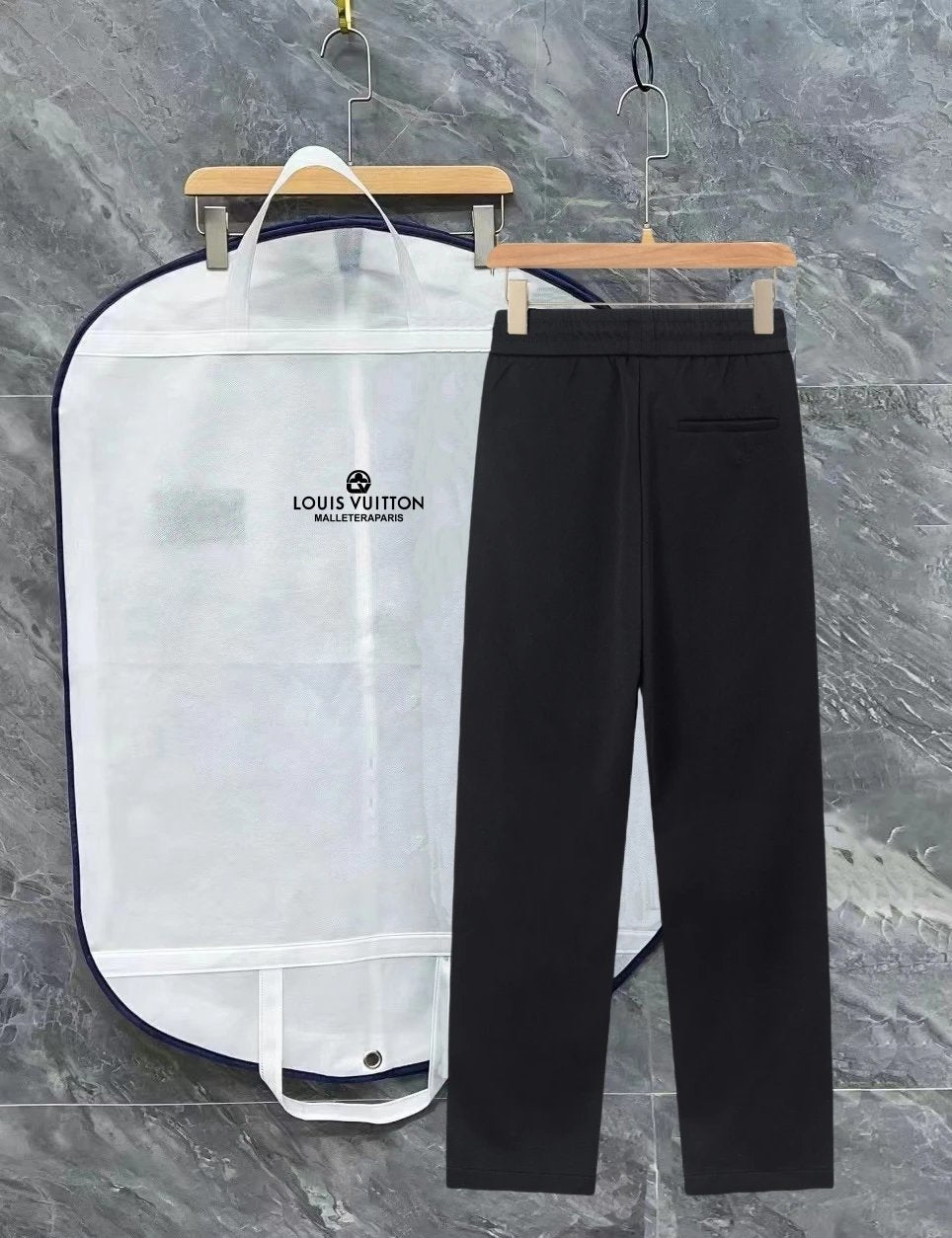 Louis Vuitton LV Sweatpants Three-Dimensional logo Straight-leg Sweatpants with Drawstring for Men and Women, Versatile Casual Long Pants