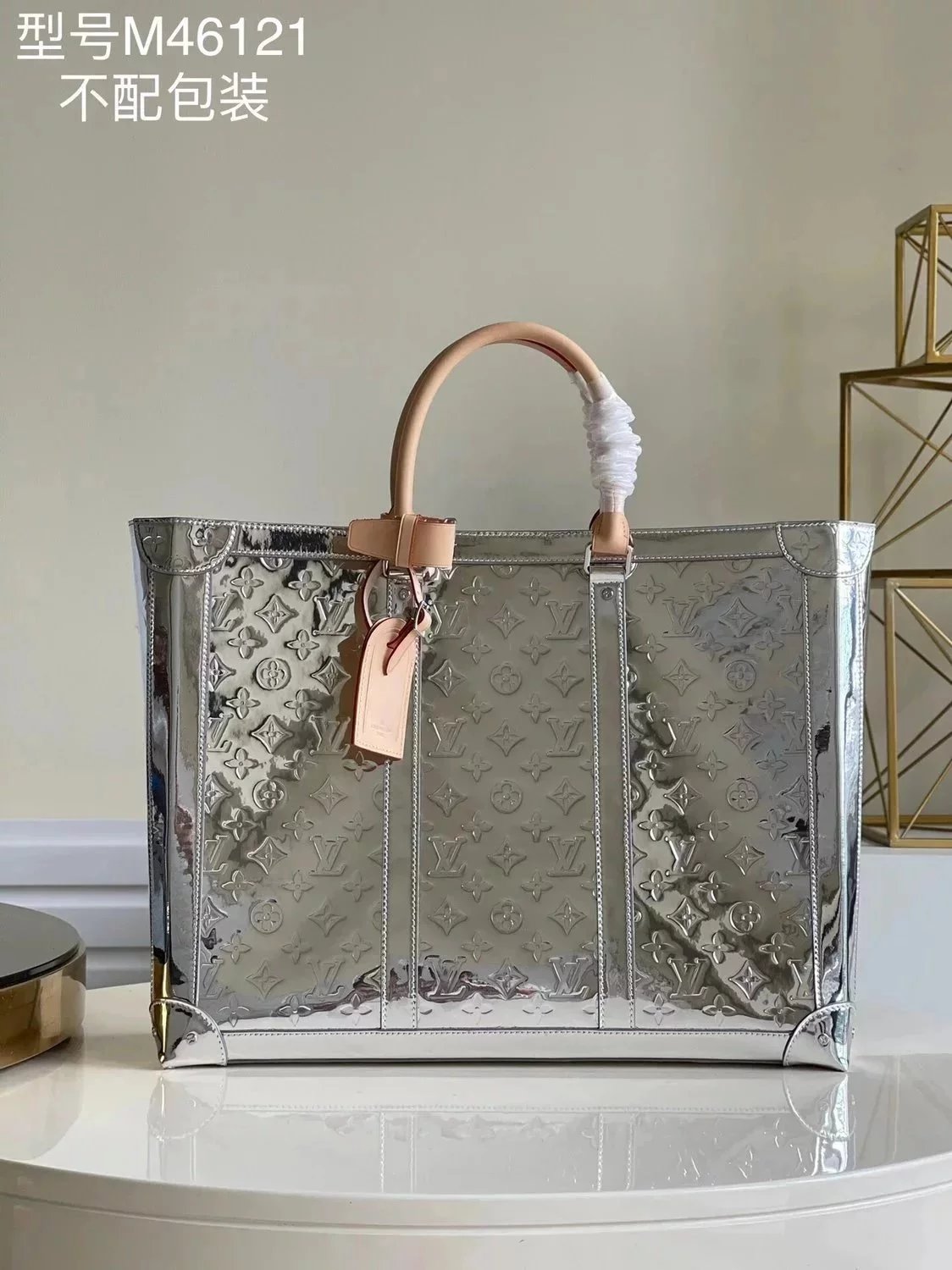 Louis Vuitton LV briefcase Top version Original Leather M46121Silver Mirror Briefcase Series MonogramVernis Metallic Silver Paint Commuter Briefcase Men's and Women's Travel Bag