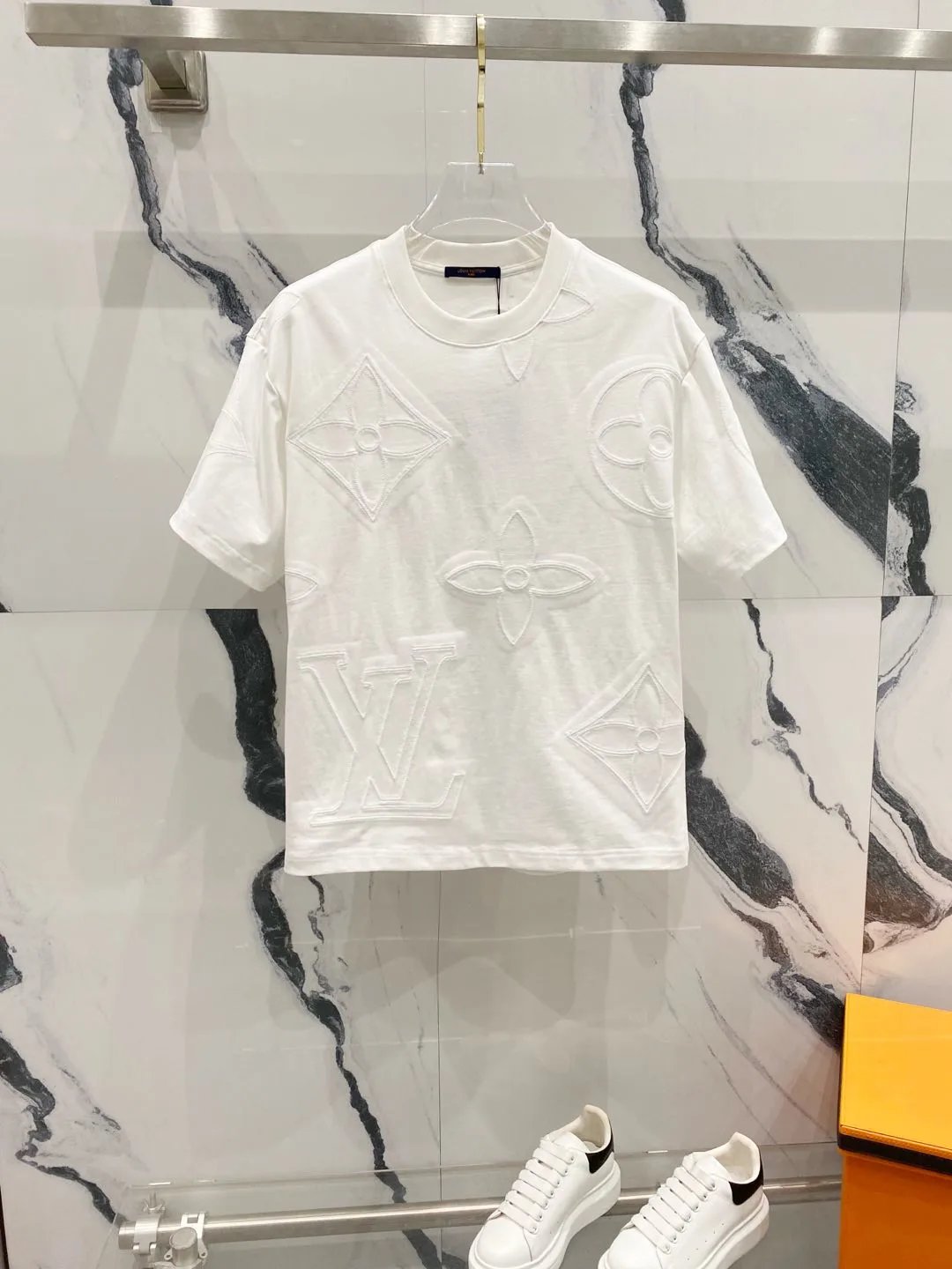 Louis Vuitton LV T-shirt Full-body Brand Letter Embroidery logo round Neck Short Sleeve25ss New Pure Cotton Unisex Style T T-shirt OS Loose Fit Base Shirt Top Half Sleeve T-Shirt