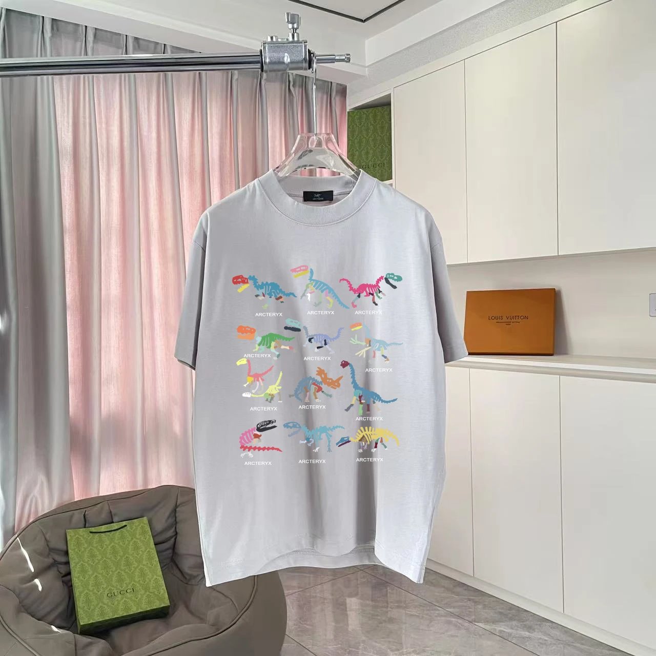Arc'teryx T-shirt Dinosaur Pattern Print on the Chest logo round Neck Short Sleeve25ss New pure cotton T Unisex T-Shirt OS Loose Fit Base Shirt Top Half Sleeve T-Shirt