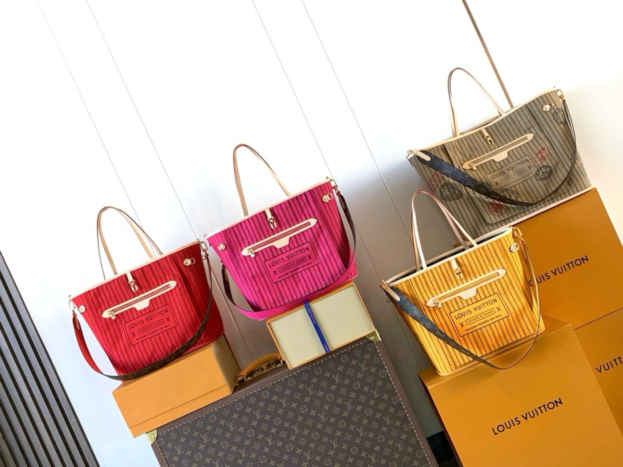 Louis Vuitton LV Women's Bag Top version 【NEVERFULLBANDOULIEREINSIDEOUT Medium Handbag】M12257Presbyopic/Rose Red M11947Presbyopic/Yellow M12096Presbyopic/Red（Double-Sided）Handbag Shoulder Bag Mummy Bag Shopping Bag Women's Bag