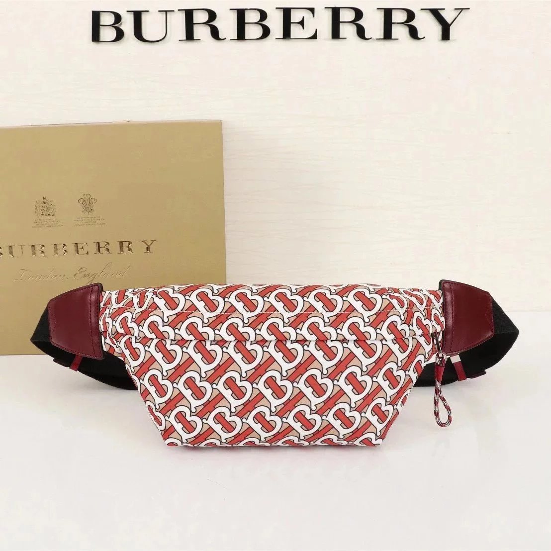 Burberry Women's Bag Top version Version Men's and Women's Bags80101441Black Medium Logo Letter logo Unisex Waist Bag Men's Crossbody Chest Bag Backpack Shoulder Bag Original Single Famous Brand Bag